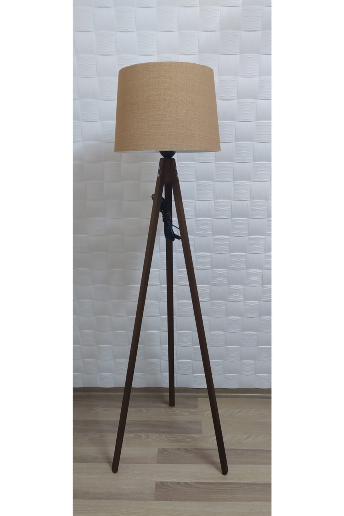 MCT 3 Ayaklı Lambader Ceviz Ayak Jüt Keten Desenli Başlık