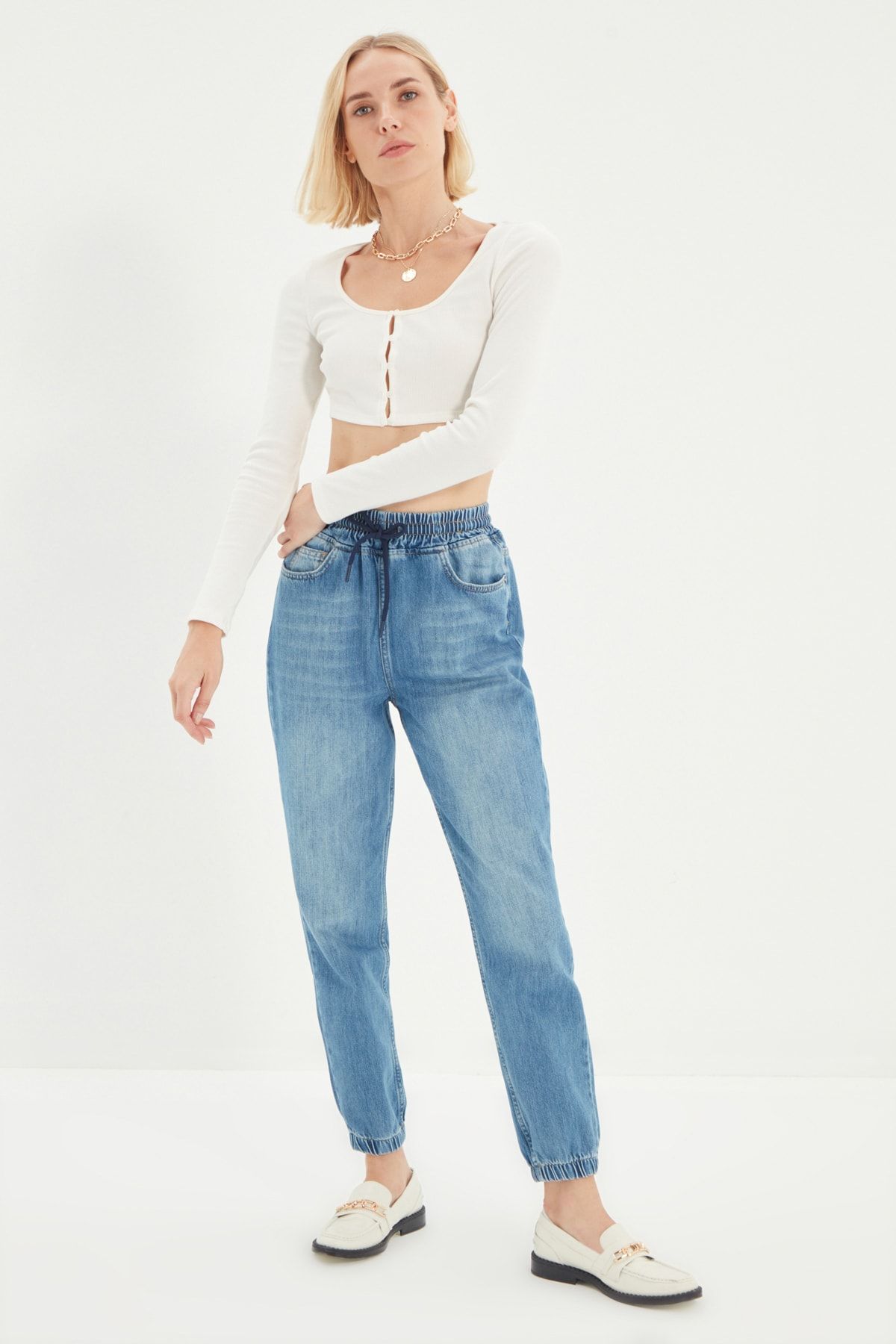 TRENDYOLMİLLA Mavi Yüksek Bel Jogger Jeans TWOAW22JE0296
