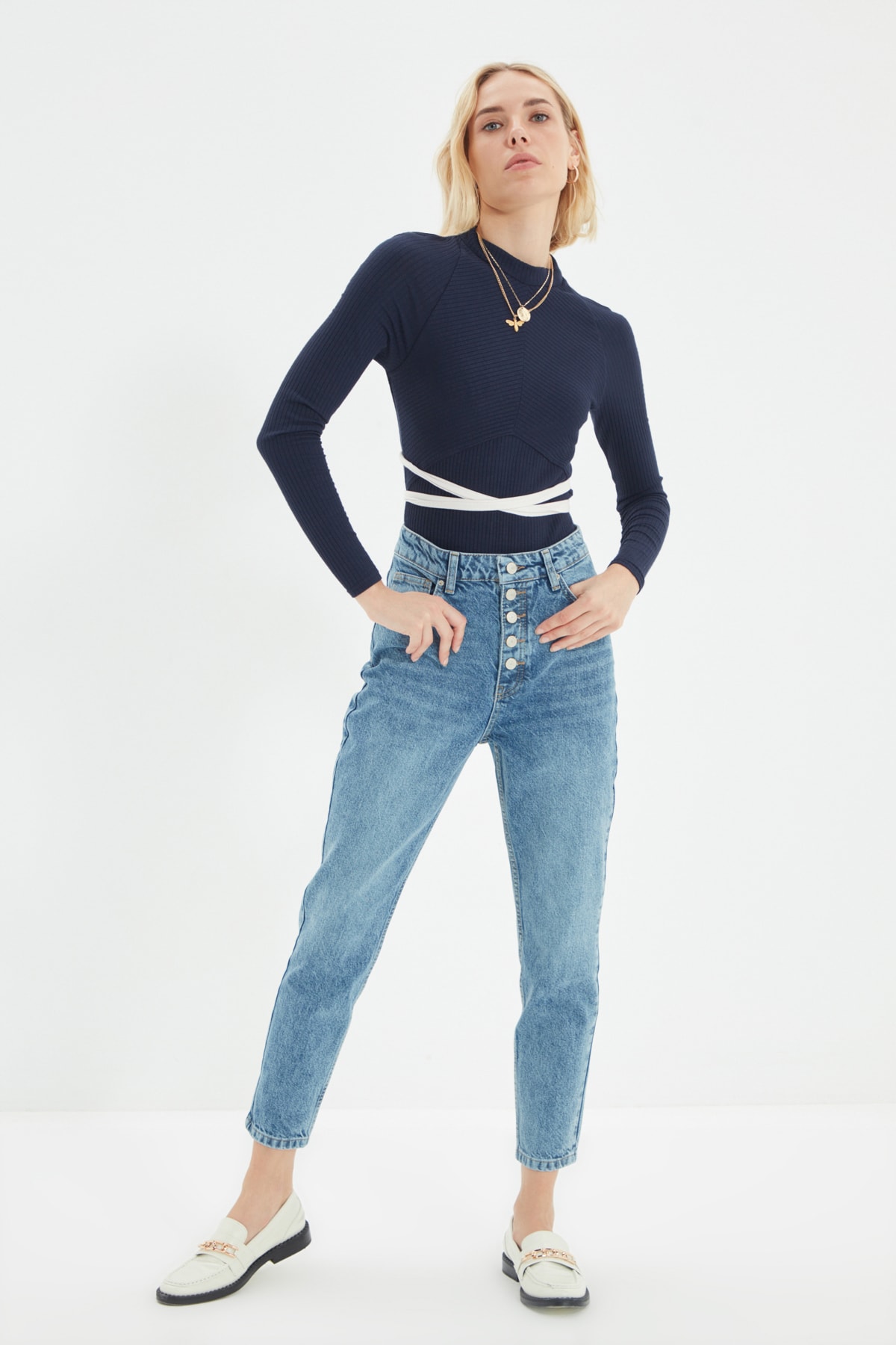 TRENDYOLMİLLA Açık Mavi Yüksek Bel Mom Jeans TWOAW22JE0477