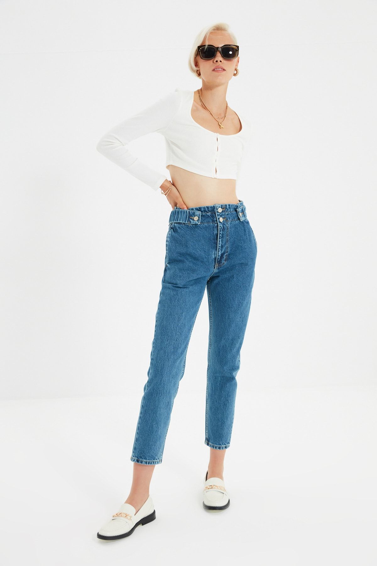 TRENDYOLMİLLA Mavi Bel Detaylı Yüksek Bel Mom Jeans TWOAW22JE0119