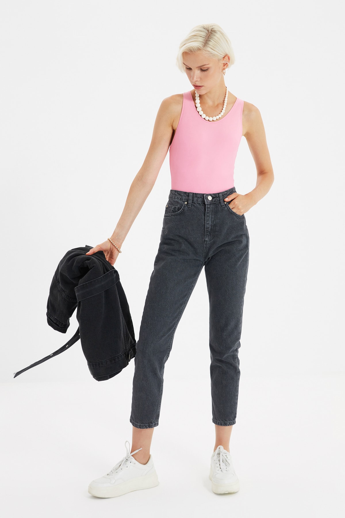 TRENDYOLMİLLA Siyah Yüksek Bel Mom Jeans TWOAW22JE0364