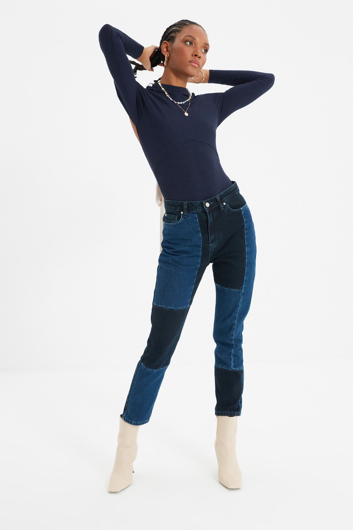 TRENDYOLMİLLA Mavi Renk Bloklu Yüksek Bel Mom Jeans TWOAW22JE0358