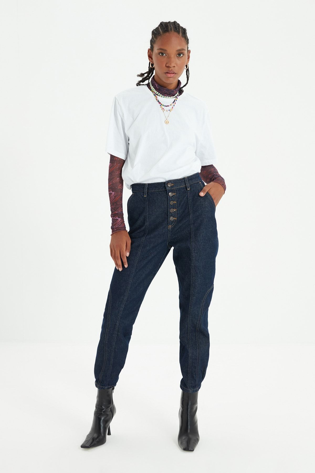 TRENDYOLMİLLA Lacivert Dikiş Detaylı Önden Düğmeli Yüksek Bel Curved Jeans TWOAW22JE0149