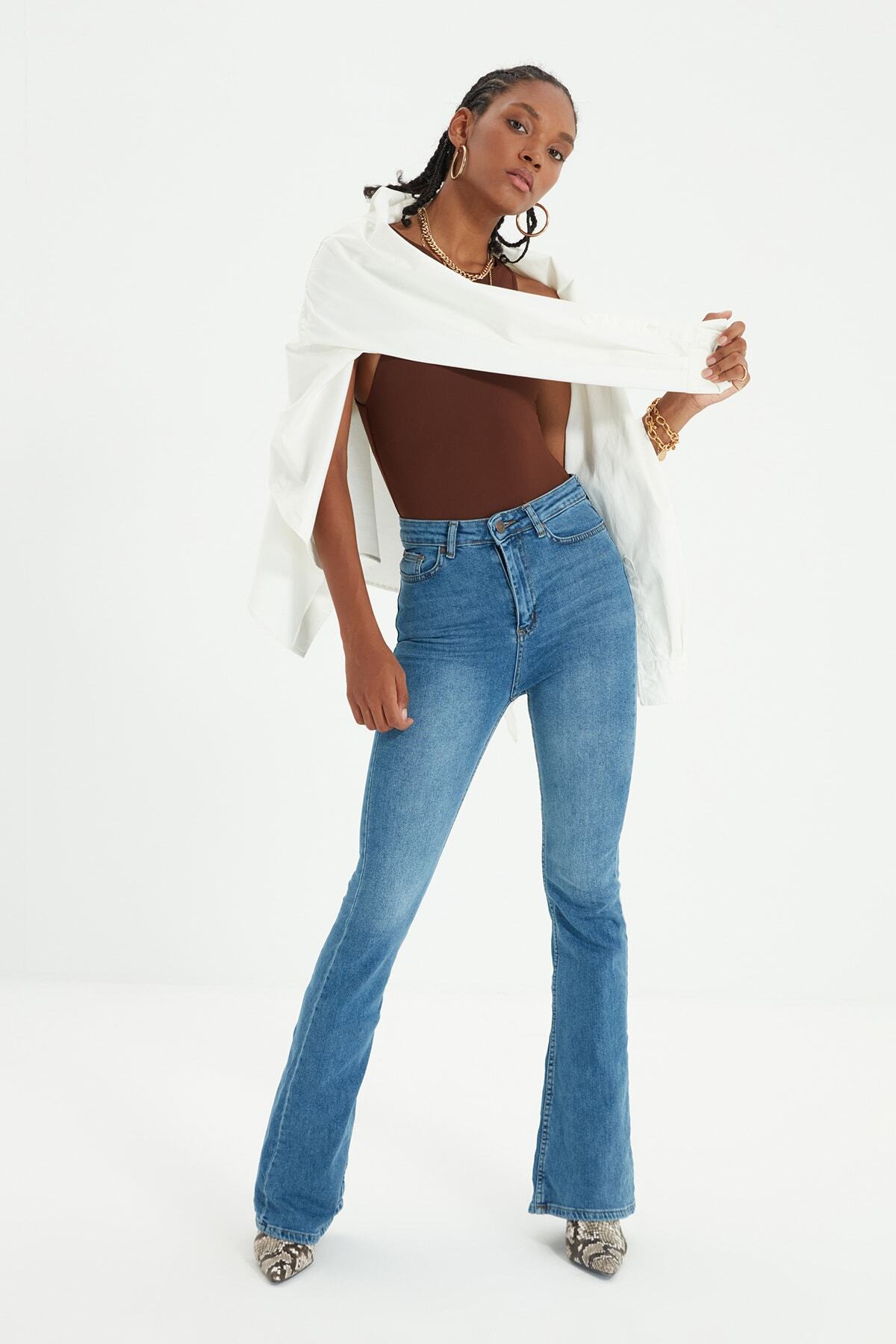 TRENDYOLMİLLA Mavi Yüksek Bel Flare Jeans TWOAW22JE0373