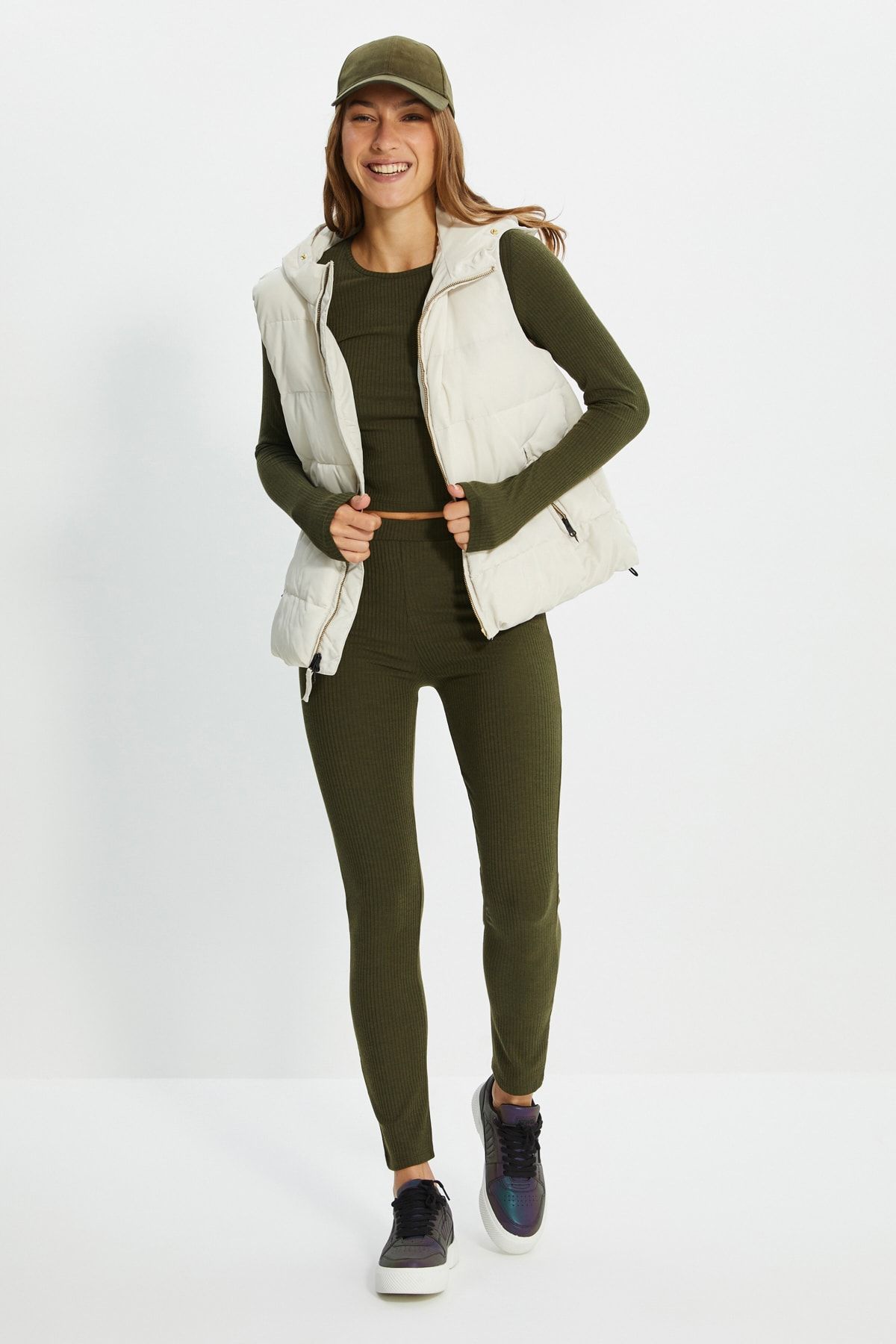 TRENDYOLMİLLA Haki Straigt Fit Fitilli Örme Pantolon TWOAW22PL0009