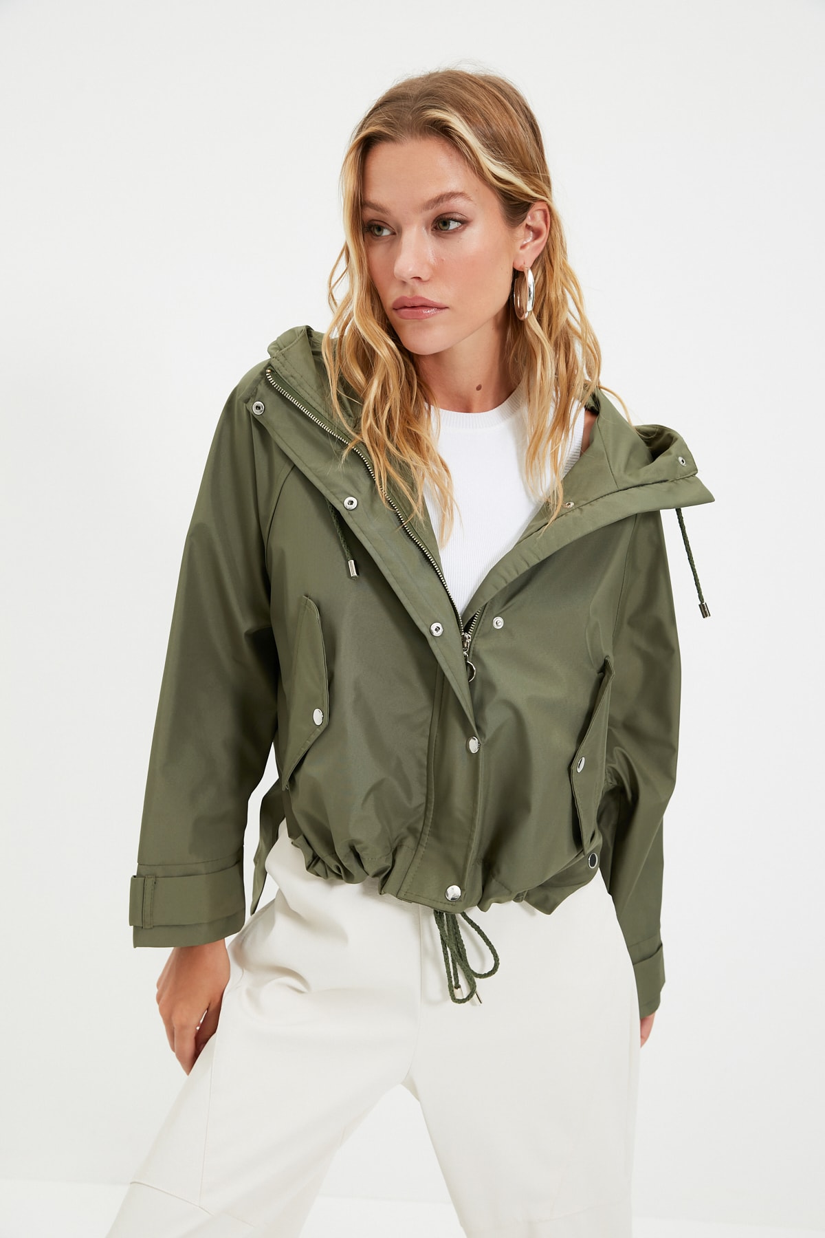 TRENDYOLMİLLA Haki Oversize Kapüşonlu Su İtici Özellikli Mont TWOSS20MO0042