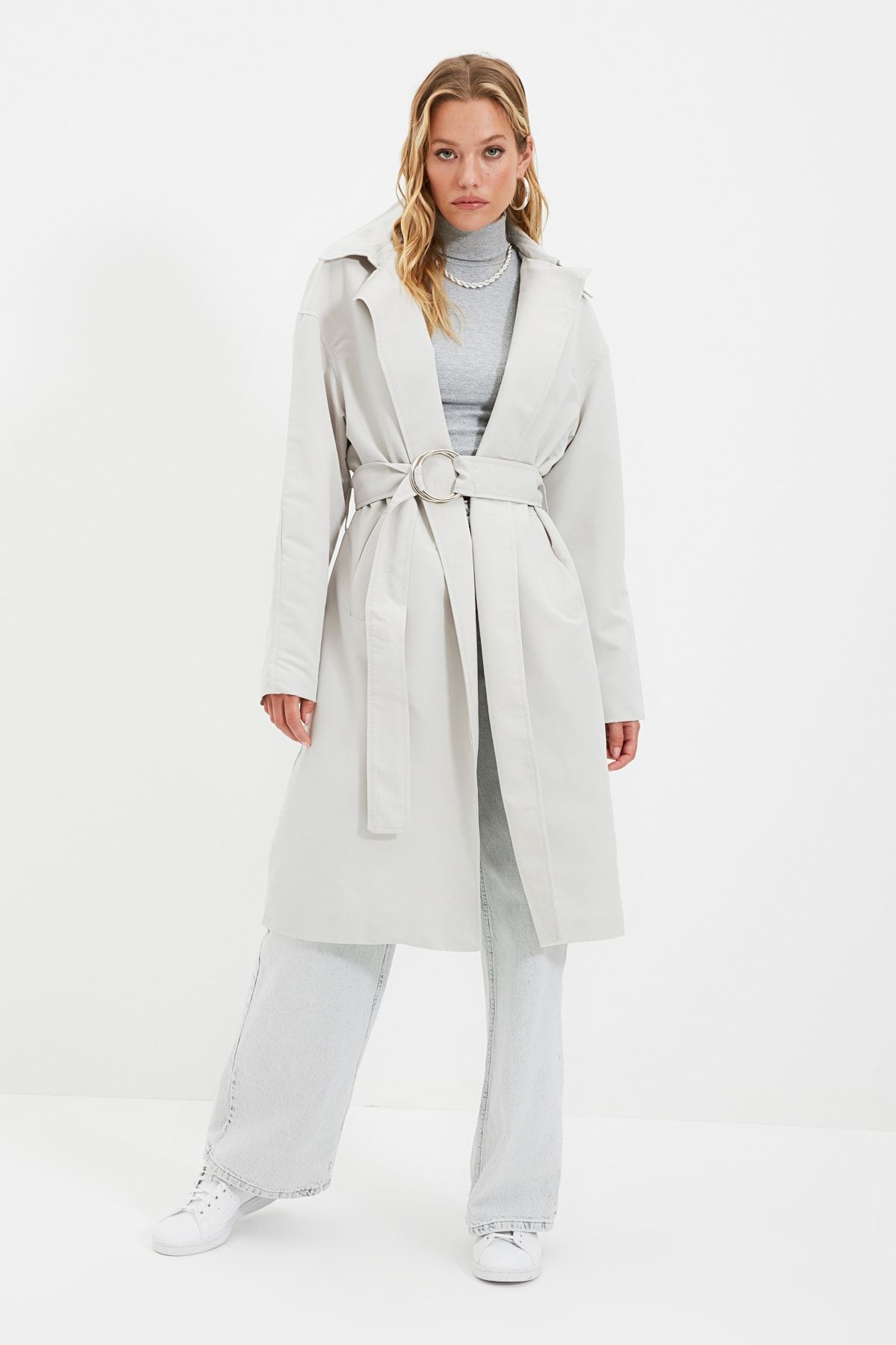 TRENDYOLMİLLA Gri Halka Toka Kemerli Oversize Su İtici Özellikli  Trençkot TWOSS21TR0026