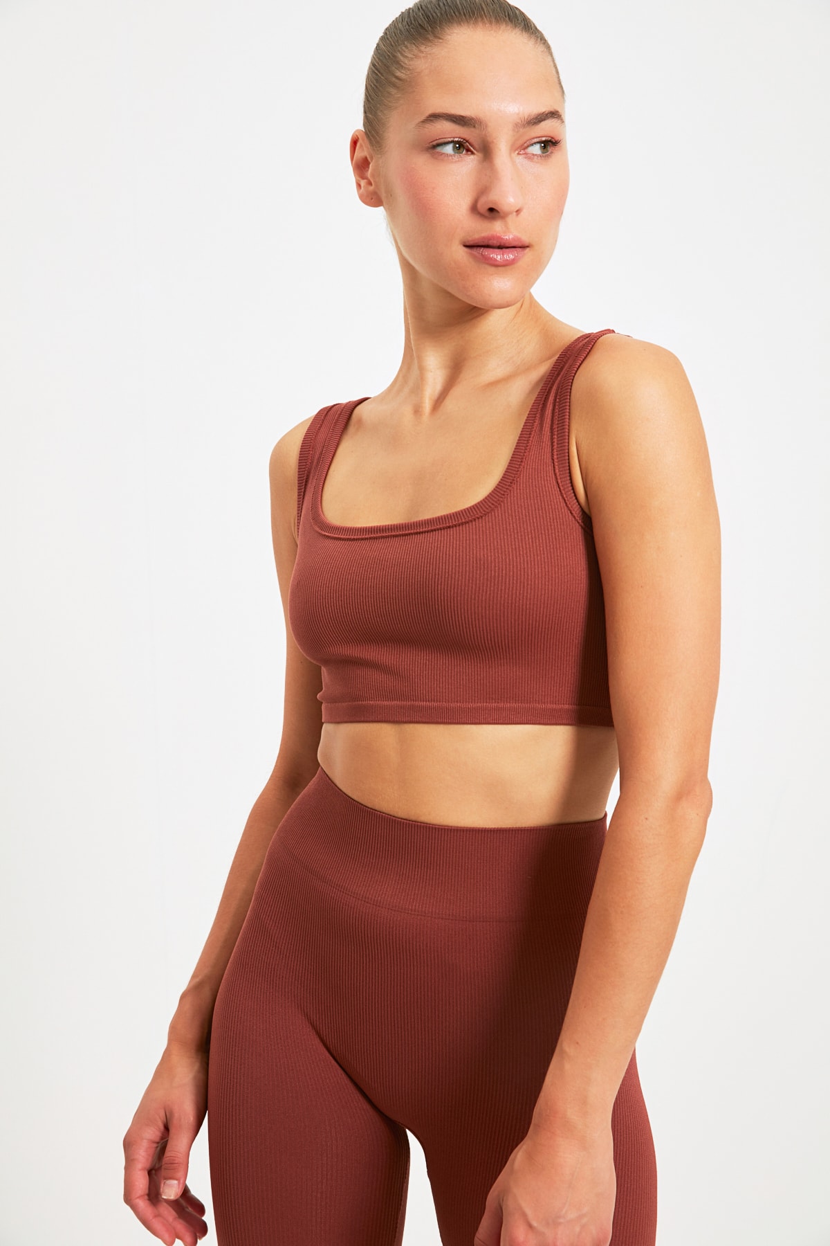 TRENDYOLMİLLA Kahverengi Seamless Fitilli Spor Sütyeni TWOSS21SS0008