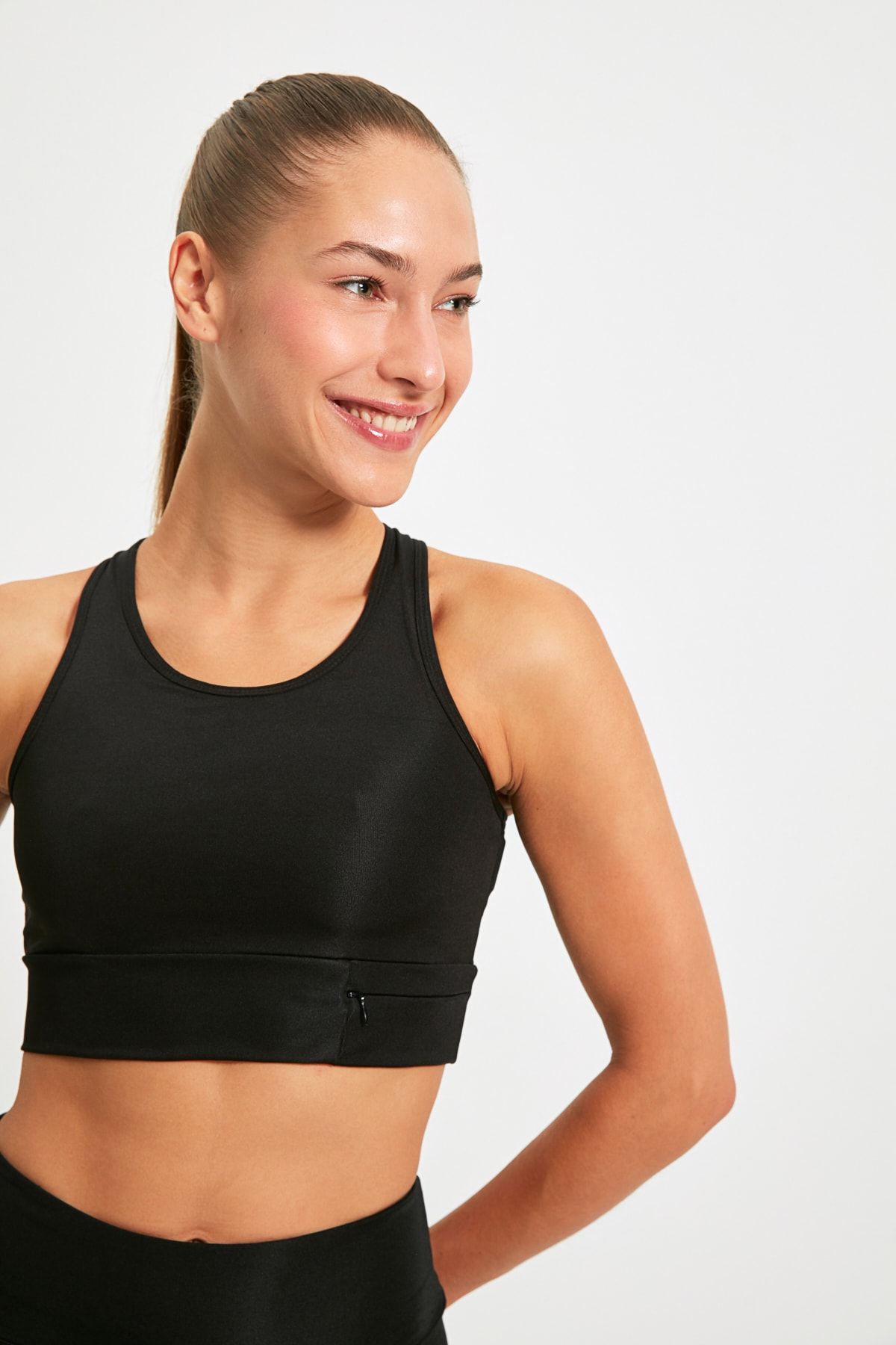TRENDYOLMİLLA Siyah Fermuar Detaylı Spor Sütyeni TWOAW21SS0041
