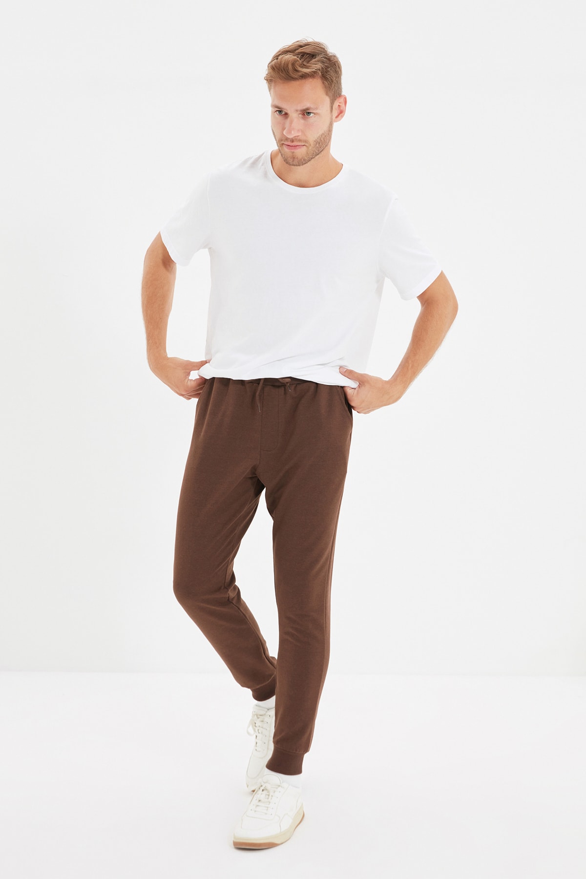 TRENDYOL MAN Kahverengi Erkek Regular Fit Lastik Paça Basic Eşofman Altı