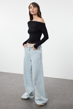 Siyah Düz Premium Yumuşak Kumaşlı Fitted/Vücuda Oturan Kayık Yaka Örme Bluz TWOAW24BZ00227 Image 2