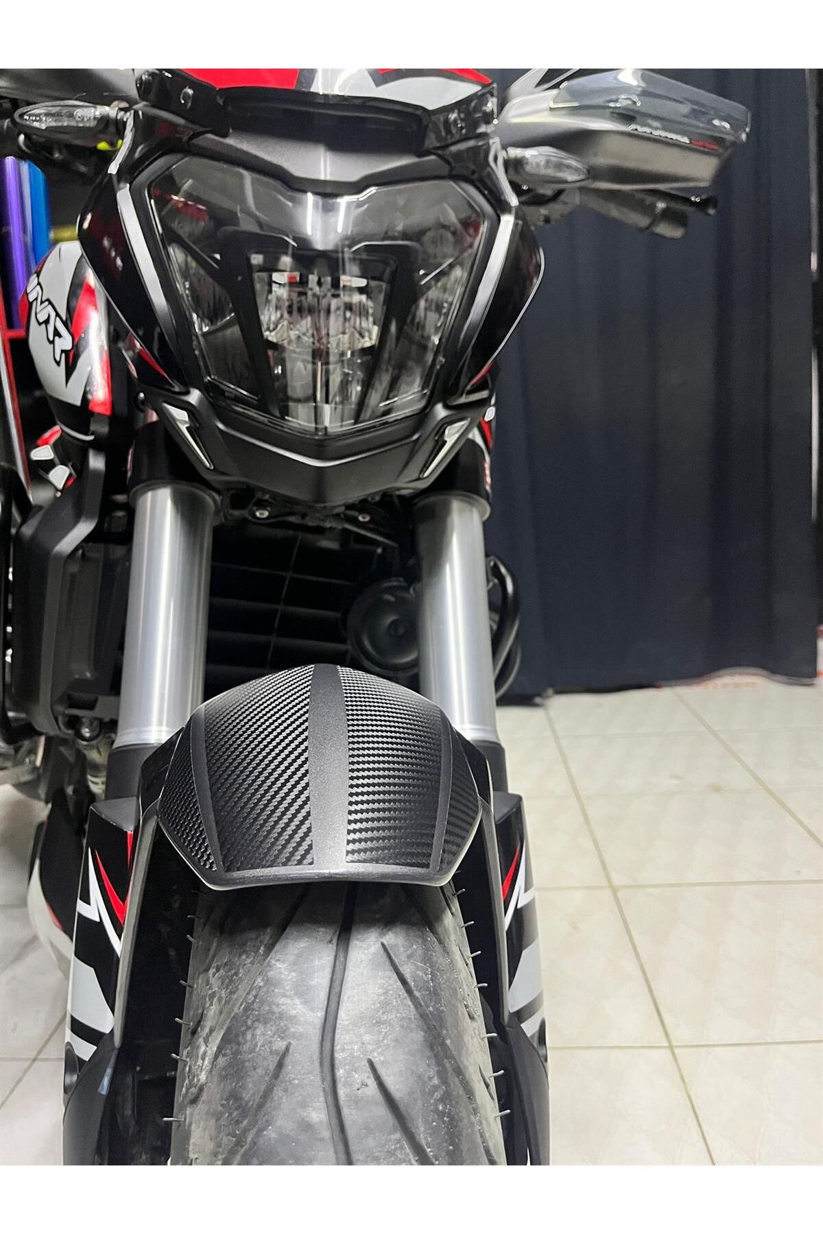 Bajaj Dominar 250 - 400 Uyumlu Ön Çamurluk Karbon Sticker Etiket Model