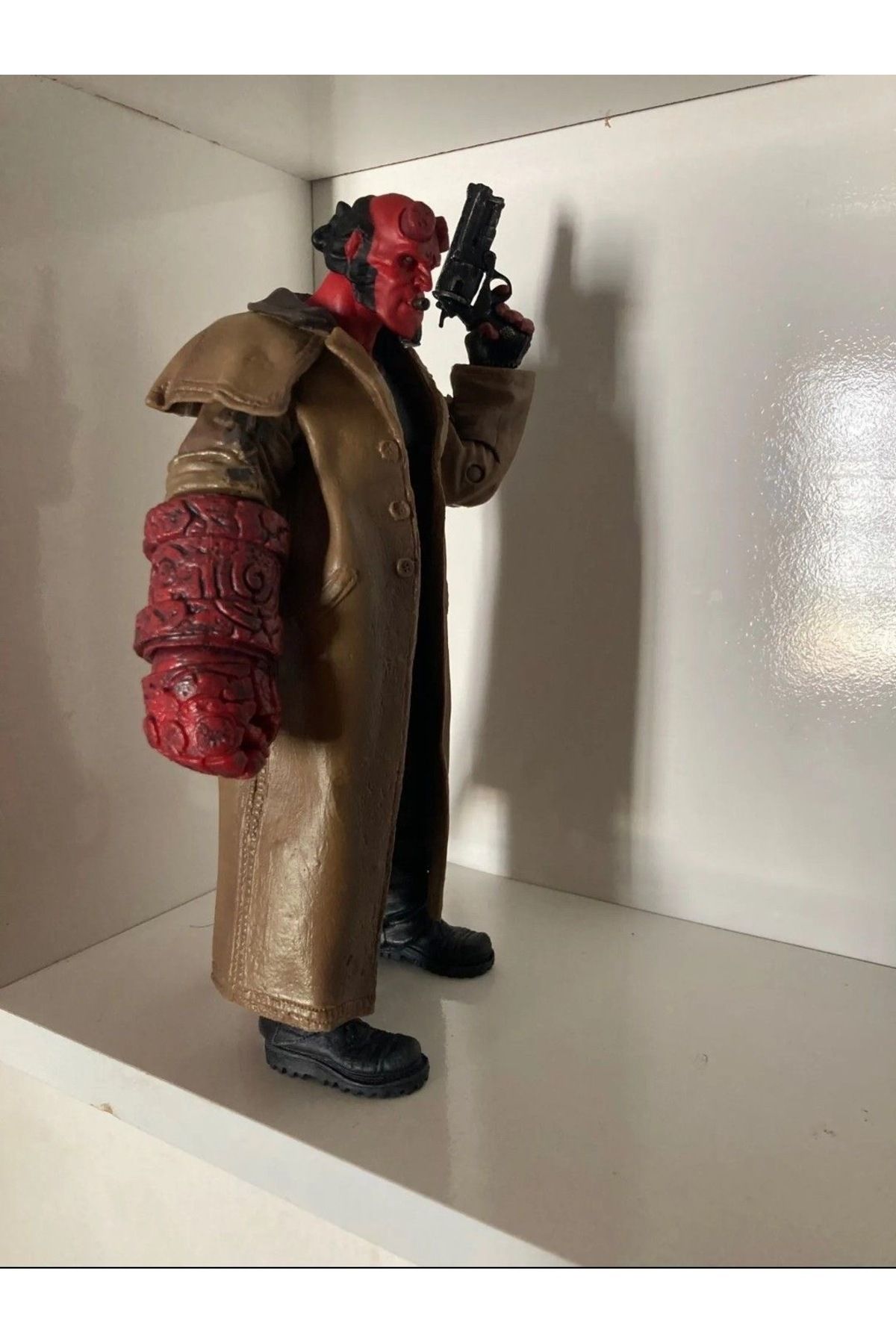 Wounded Hellboy Figür