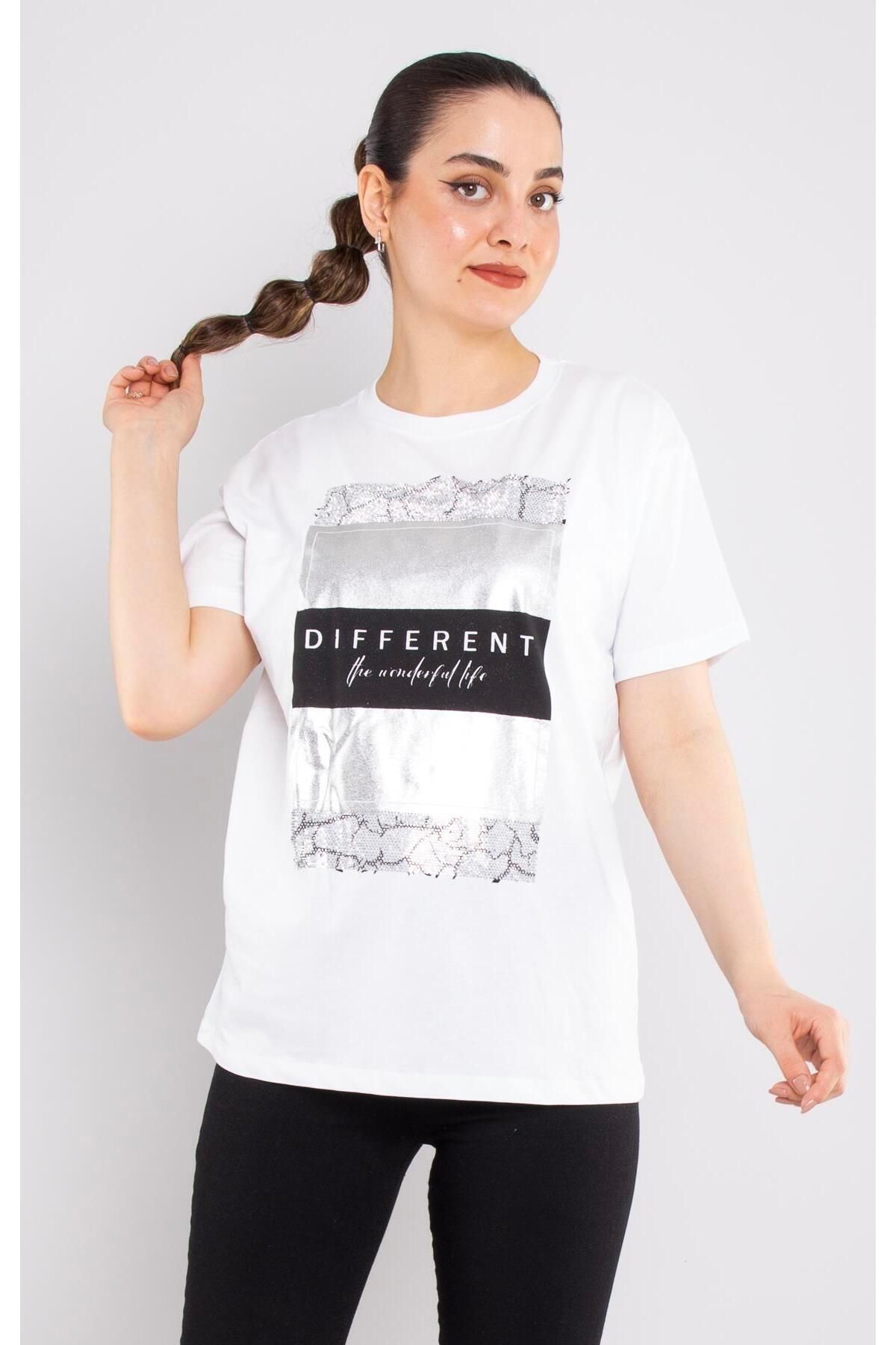 4545 Taşlı Yaldız Different Baskılı Bisiklet Yaka Kısa Kol Tshirt