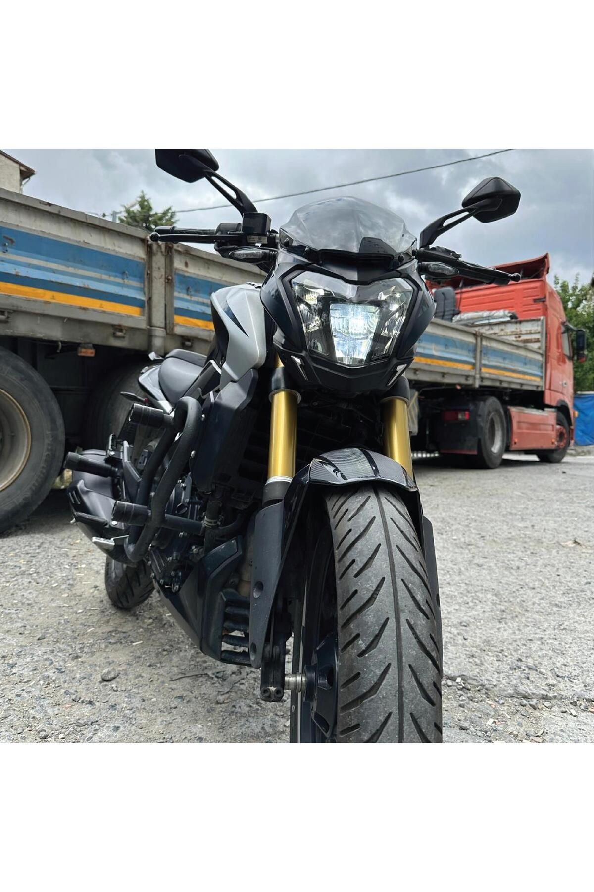 Bajaj Dominar 250 - 400 Uyumlu Ön Çamurluk Karbon Sticker Etiket Model