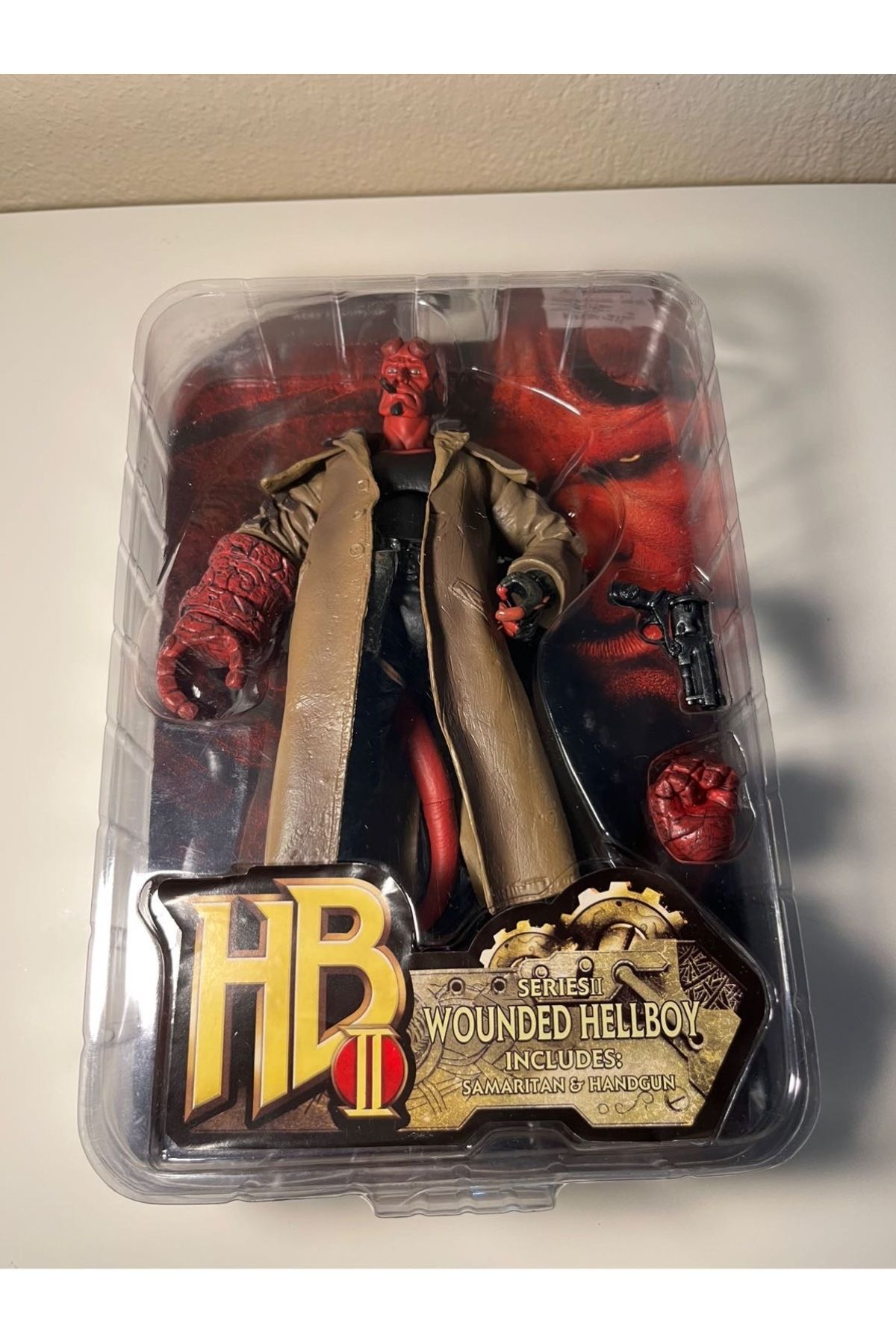 Wounded Hellboy Figür