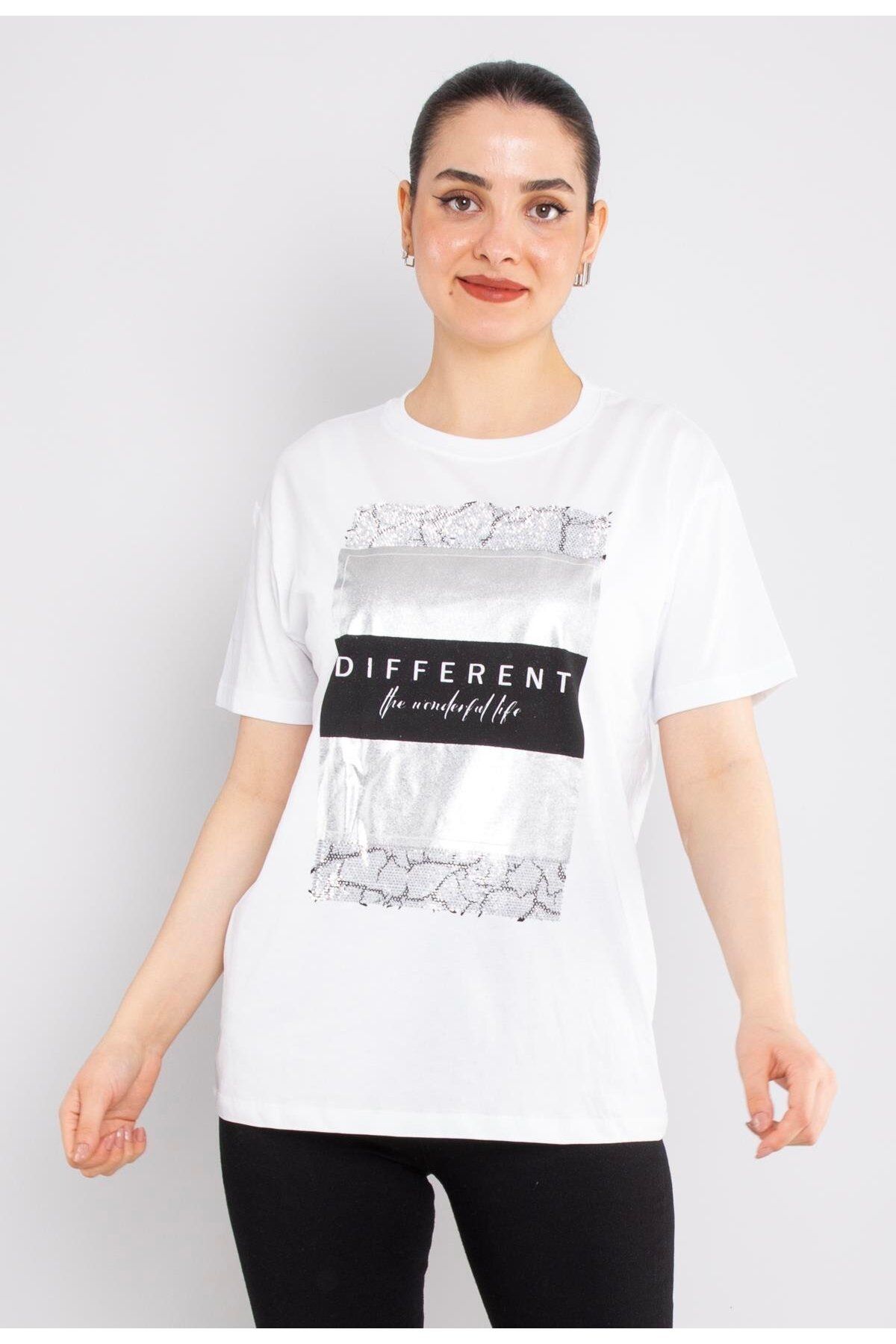 4545 Taşlı Yaldız Different Baskılı Bisiklet Yaka Kısa Kol Tshirt