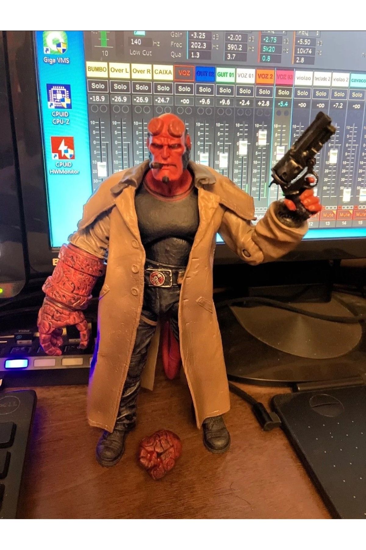 Wounded Hellboy Figür