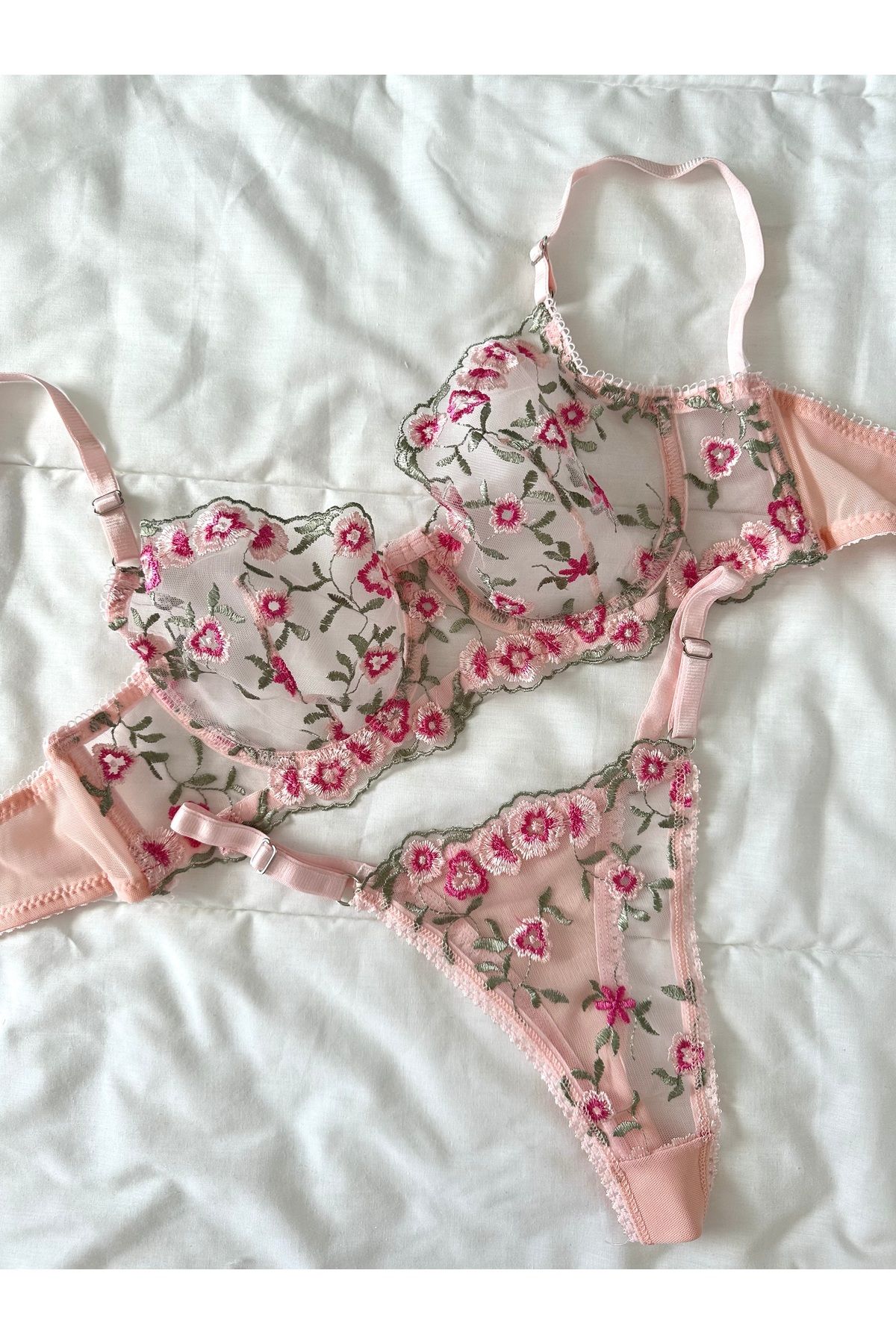 Liva Pembe Bralet Takım