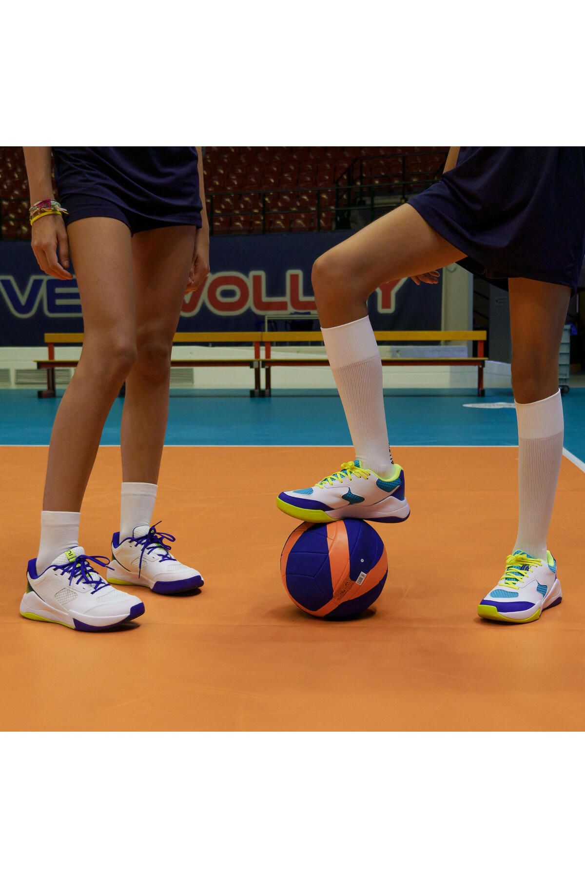 Yetişkin Voleybol Ayakkabısı - Beyaz / Mavi / Neon Sarı - Comfort