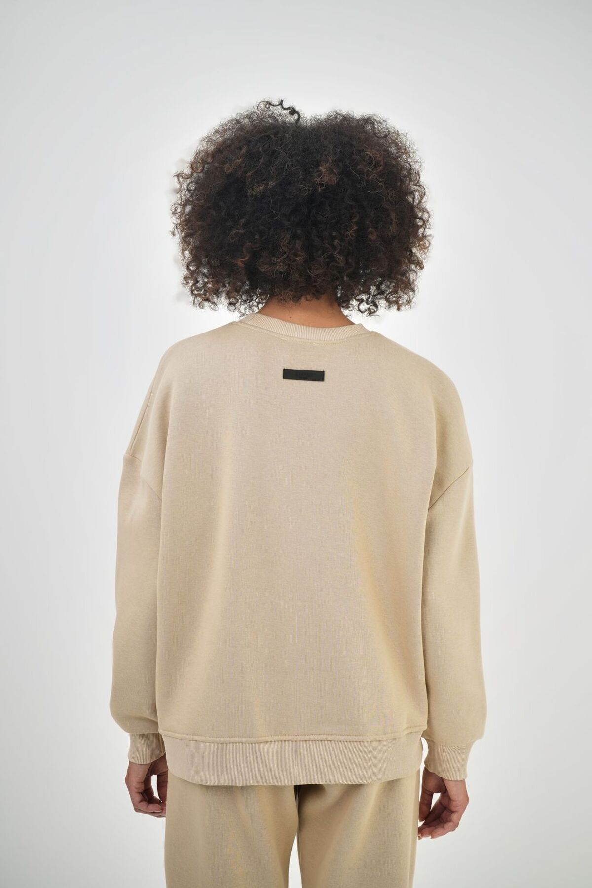 Kadın Ense Etiket Detaylı Oversize Basic Sweatshirt