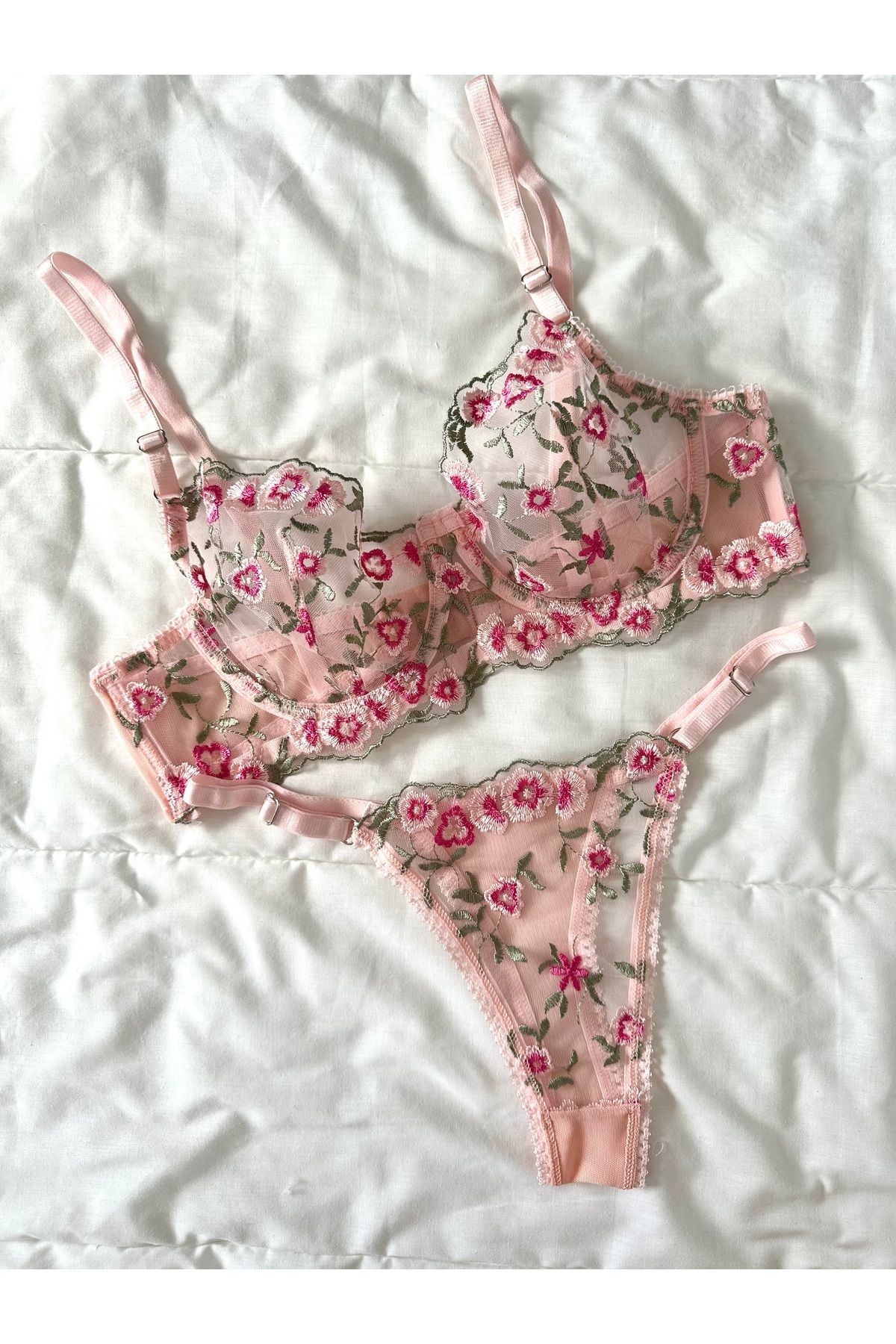 Liva Pembe Bralet Takım