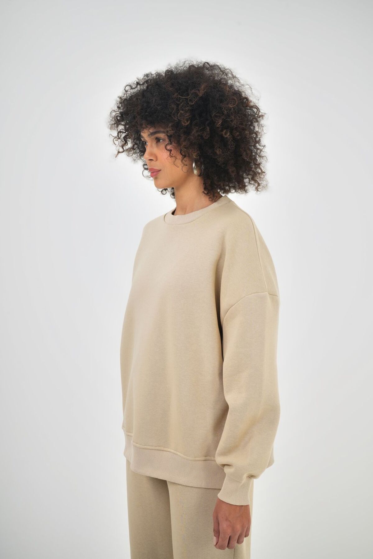 Kadın Ense Etiket Detaylı Oversize Basic Sweatshirt