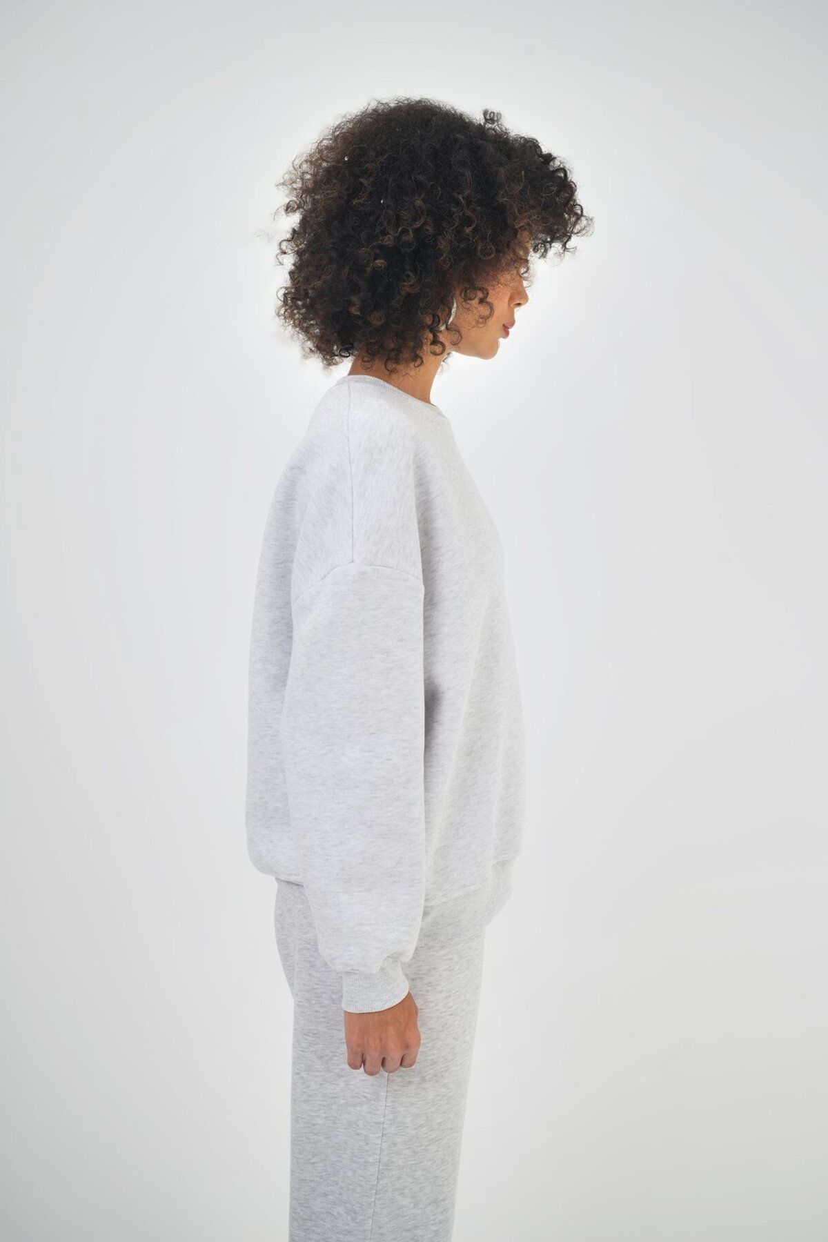 Kadın Ense Etiket Detaylı Oversize Basic Sweatshirt