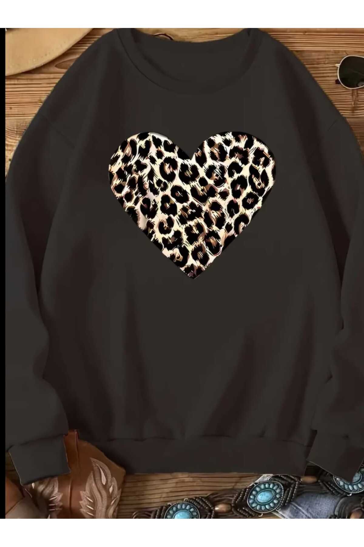 Leopar Desen Kalp Baskılı Bisiklet Yaka Oversize Sweatshirt