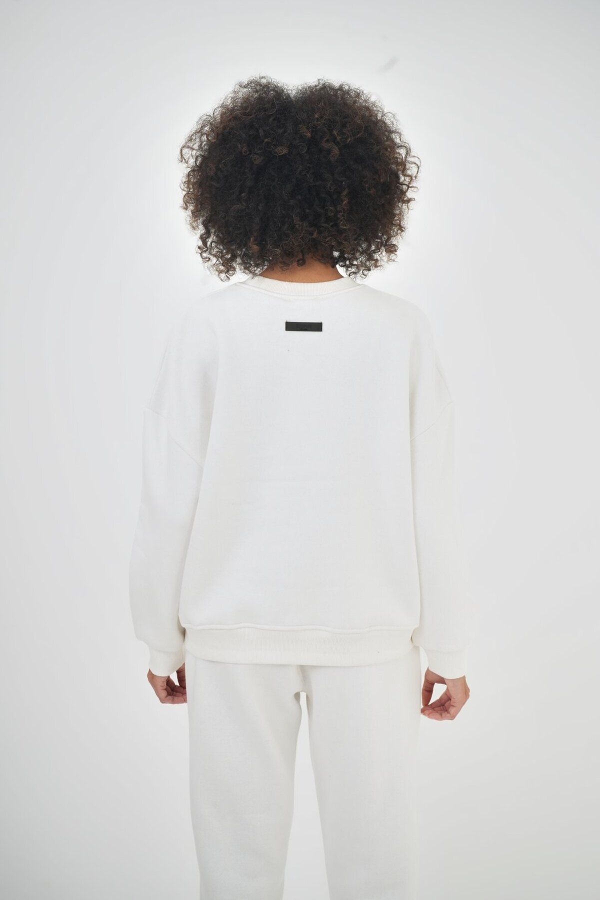 Kadın Ense Etiket Detaylı Oversize Basic Sweatshirt