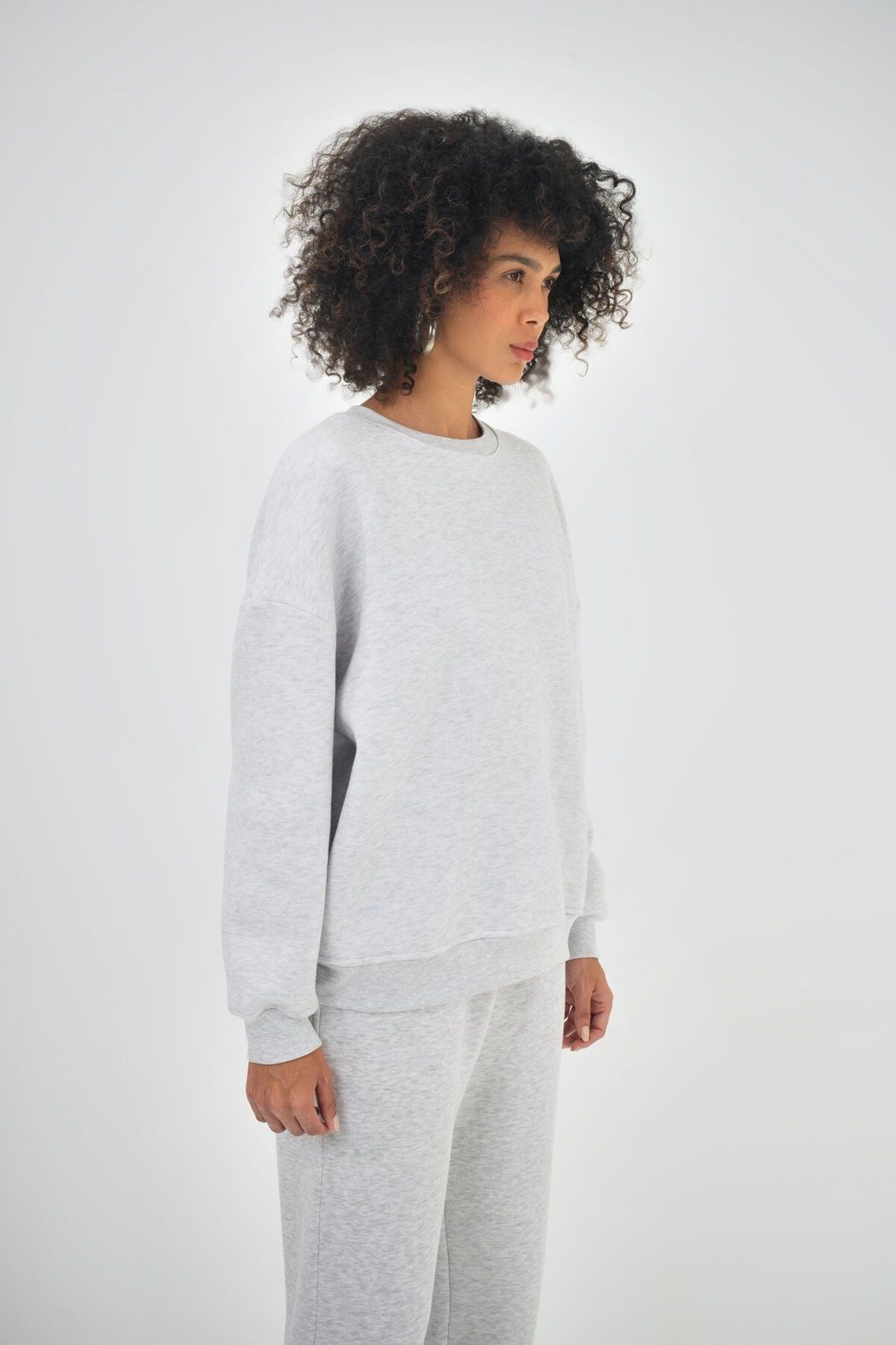 Kadın Ense Etiket Detaylı Oversize Basic Sweatshirt