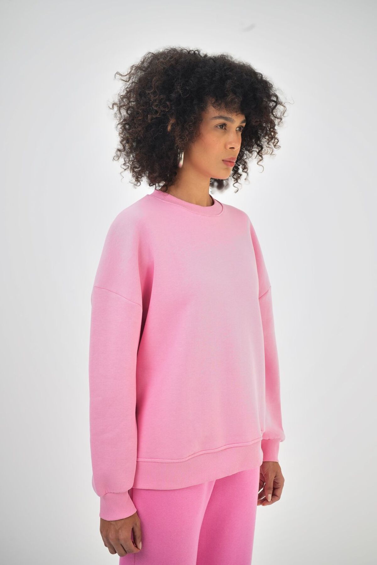 Kadın Ense Etiket Detaylı Oversize Basic Sweatshirt