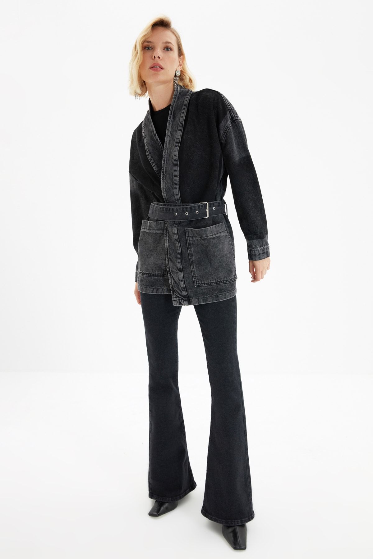 TRENDYOLMİLLA Antrasit Kemerli Renk Bloklu Oversize Denim Ceket TWOSS21CE0186