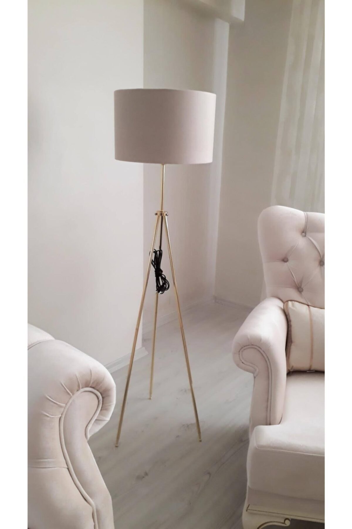 MCT Metal Üç Ayaklı Tripod Lambader Gold Kaplama Krem Şapkalı Abajur