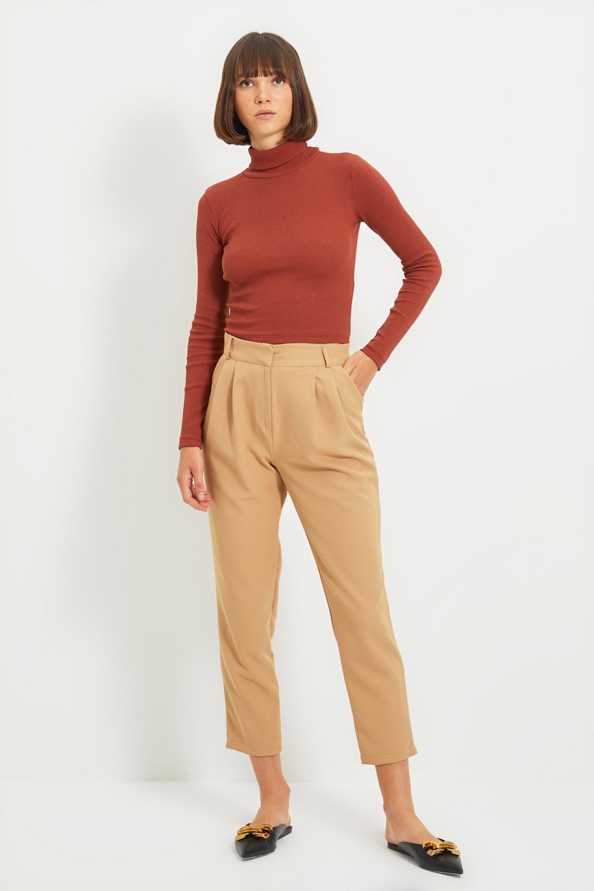 TRENDYOLMİLLA Bej Çift Pili Detaylı Bile Boy Pantolon TWOAW22PL0070