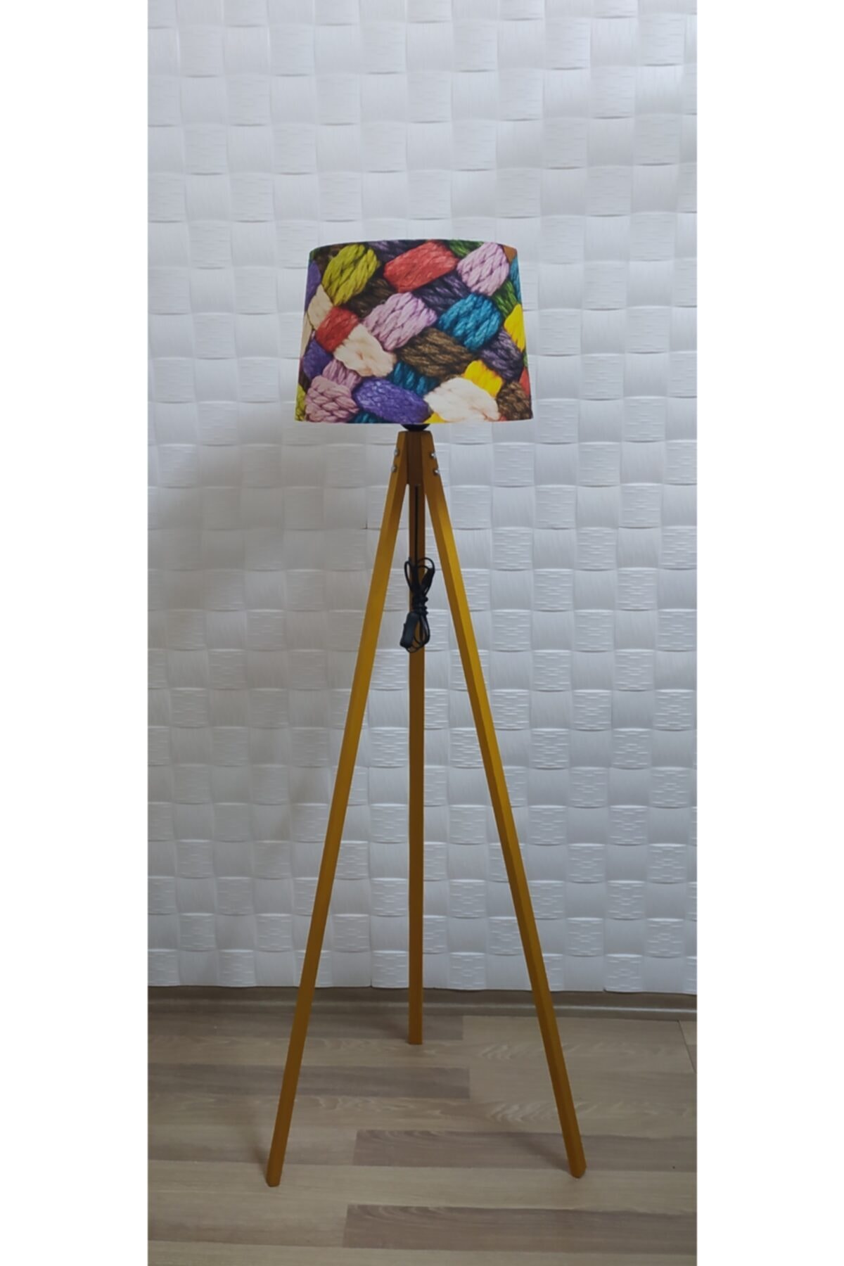 MCT 3 Ayaklı Lambader Naturel Ayak Patchwork Yün Desen Başlık