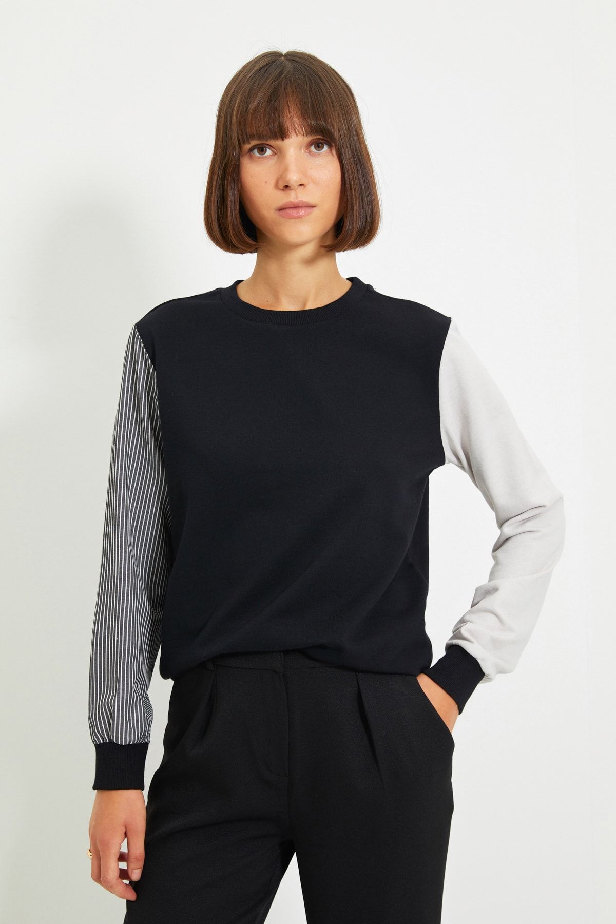 TRENDYOLMİLLA Siyah Renk Bloklu Örme İnce Sweatshirt TWOAW20SW0052