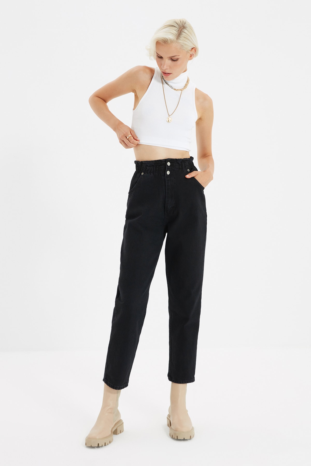 TRENDYOLMİLLA Siyah Bel Detaylı Yüksek Bel Mom Jeans TWOAW22JE0793