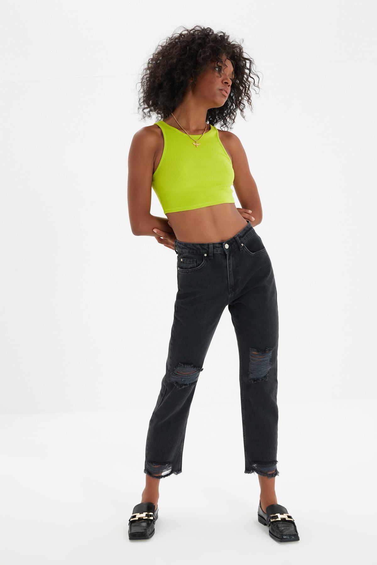 TRENDYOLMİLLA Siyah Yırtık Detaylı Yüksek Bel  Straight Jeans TWOAW22JE0010