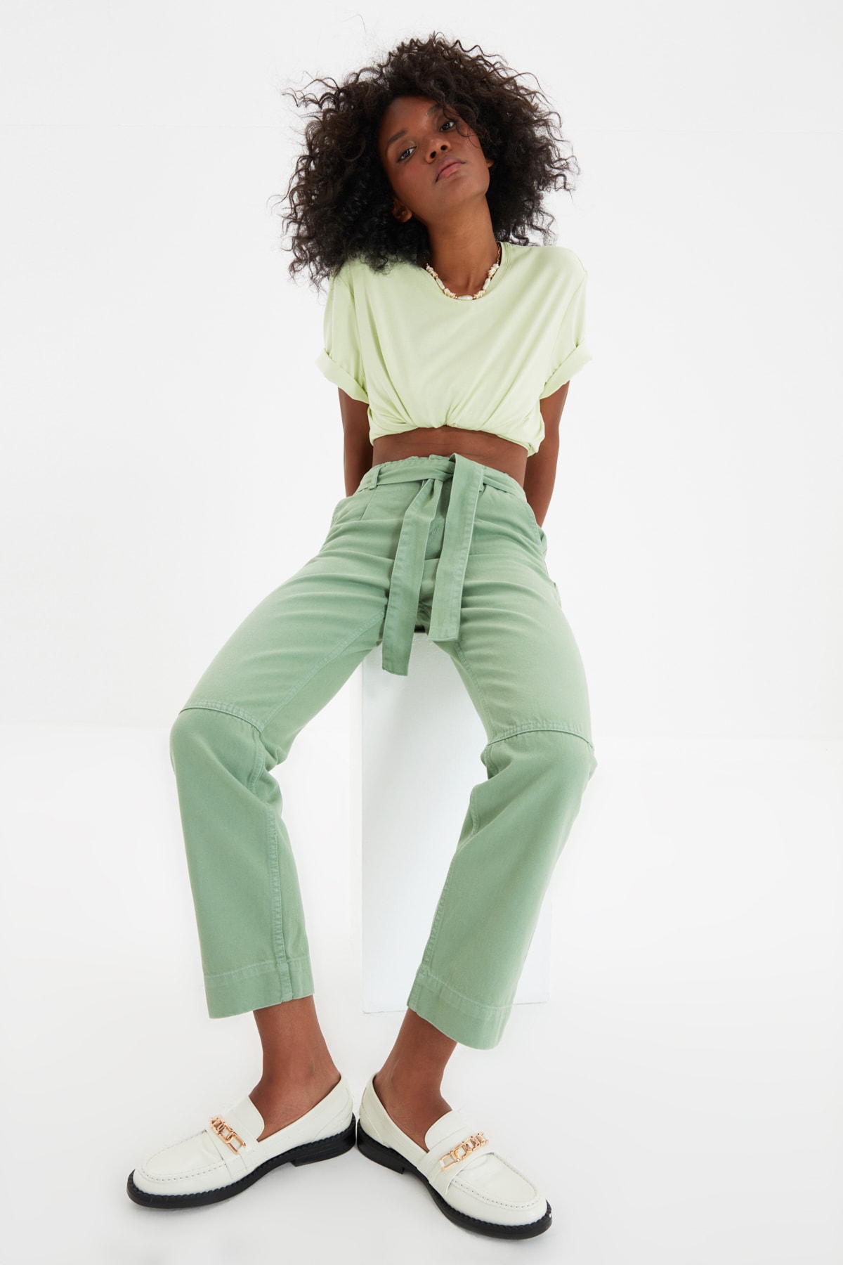 TRENDYOLMİLLA Mint Dikiş Detaylı Kemerli Yüksek Bel Straight Jeans TWOAW22JE0168