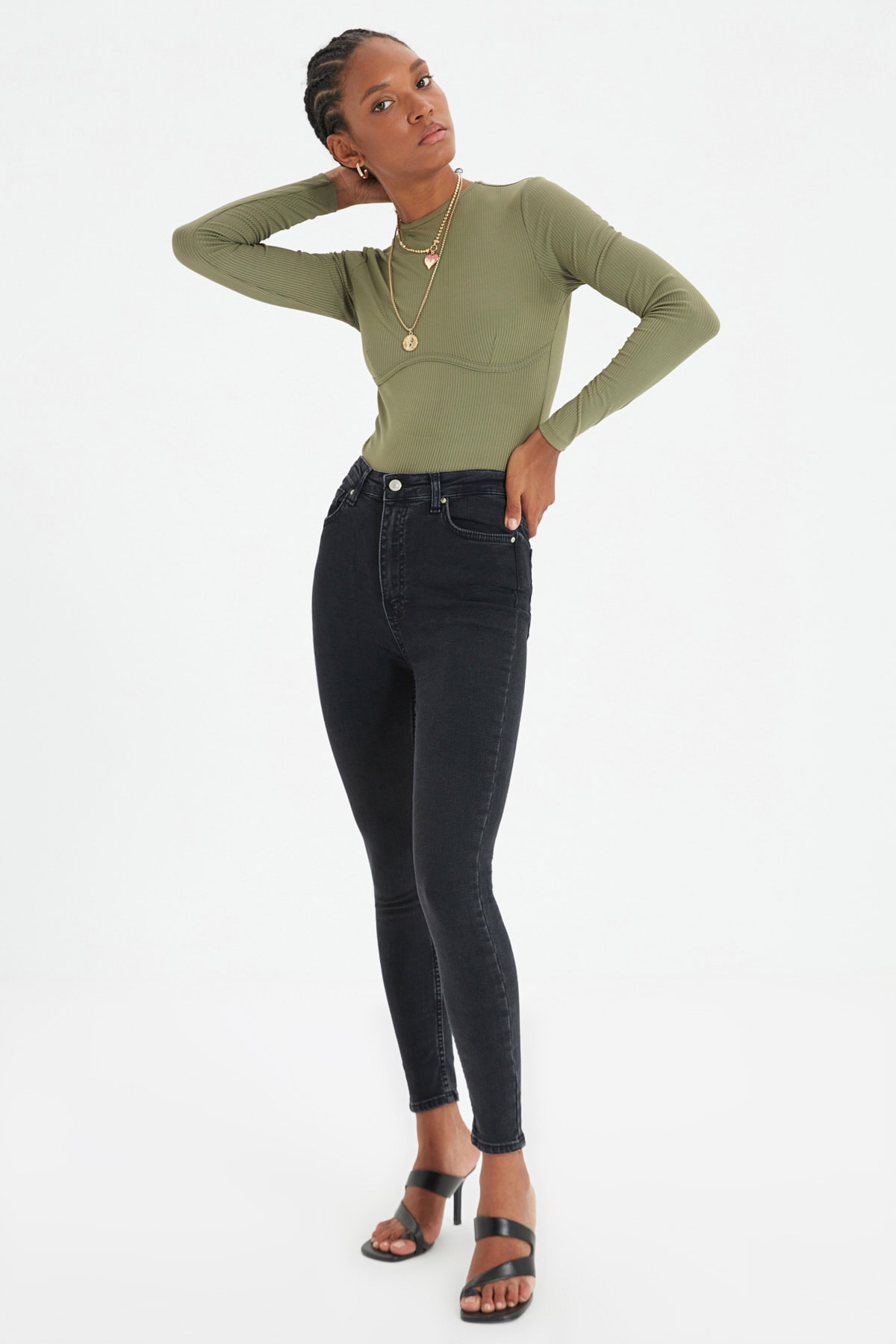 TRENDYOLMİLLA Siyah Yüksek Bel Skinny Jeans TWOAW22JE0377