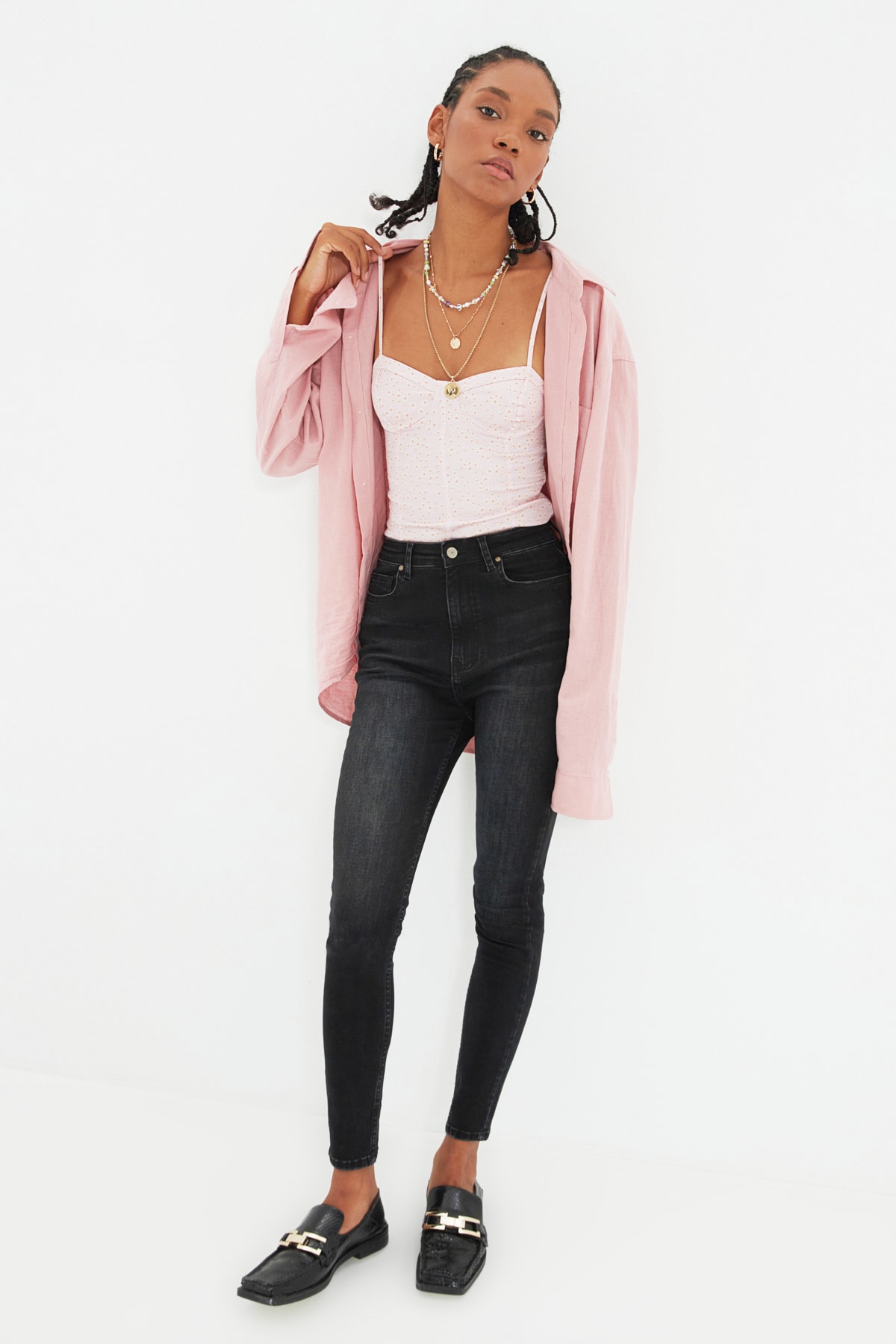 TRENDYOLMİLLA Siyah Yıpratmalı Yüksek Bel Skinny Jeans TWOAW22JE0375