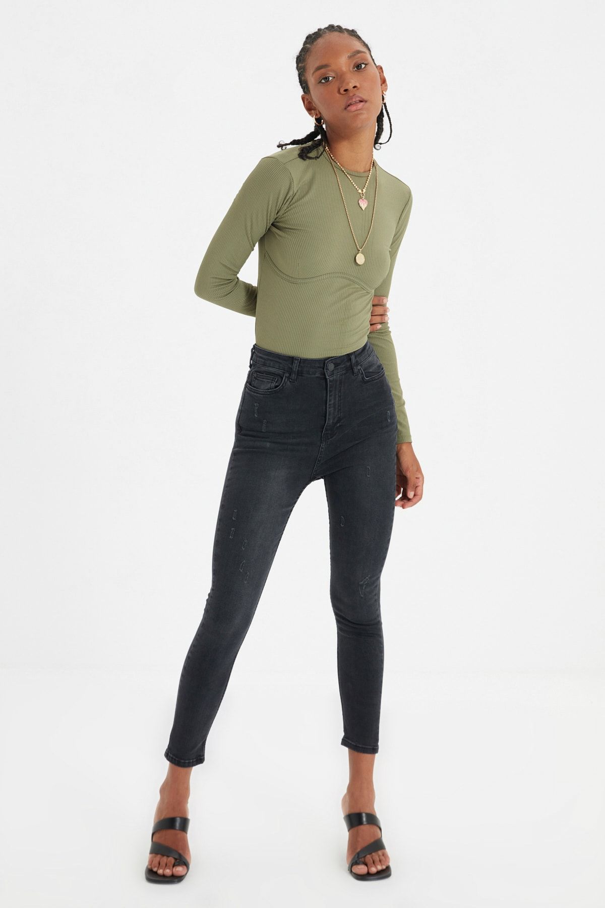 TRENDYOLMİLLA Siyah Yırtıklı Yüksek Bel Skinny Jeans TWOAW22JE0381