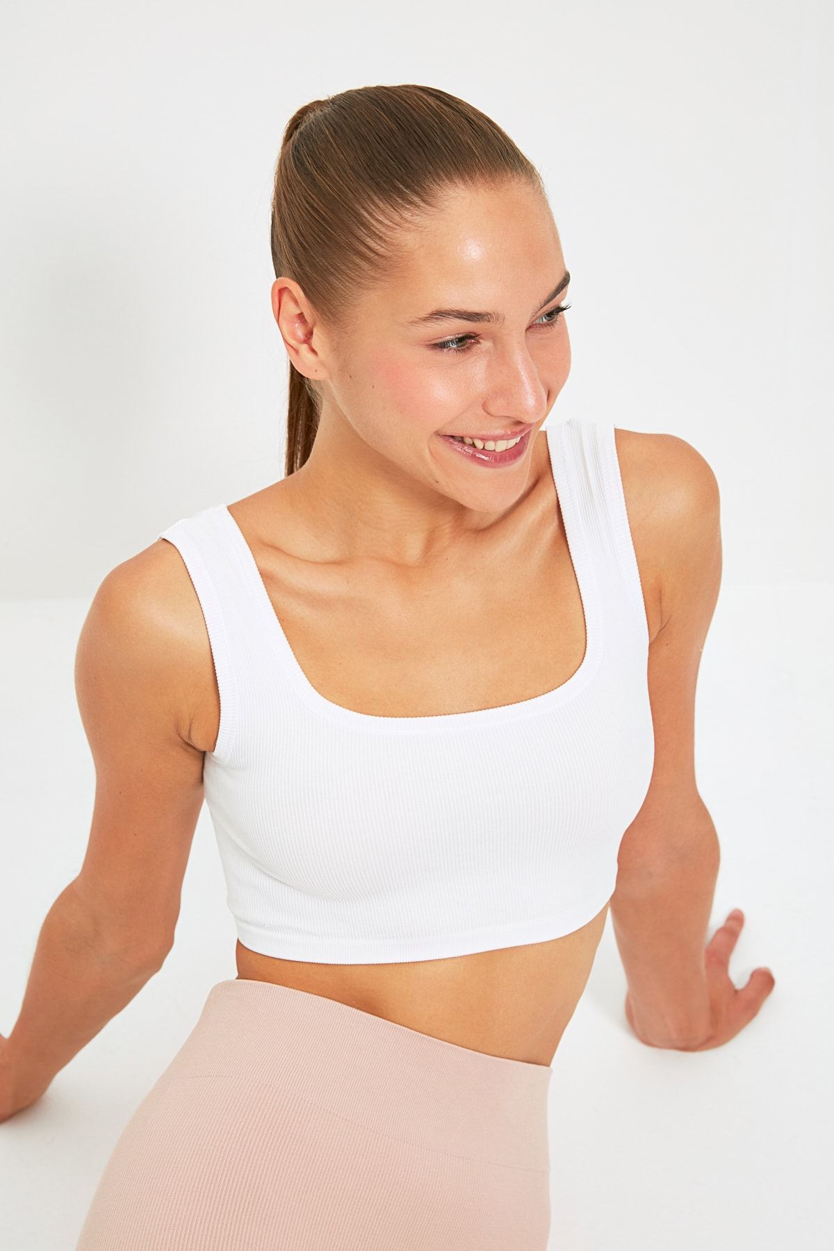 TRENDYOLMİLLA Beyaz Seamless Fitilli Spor Sütyeni TWOSS21SS0008
