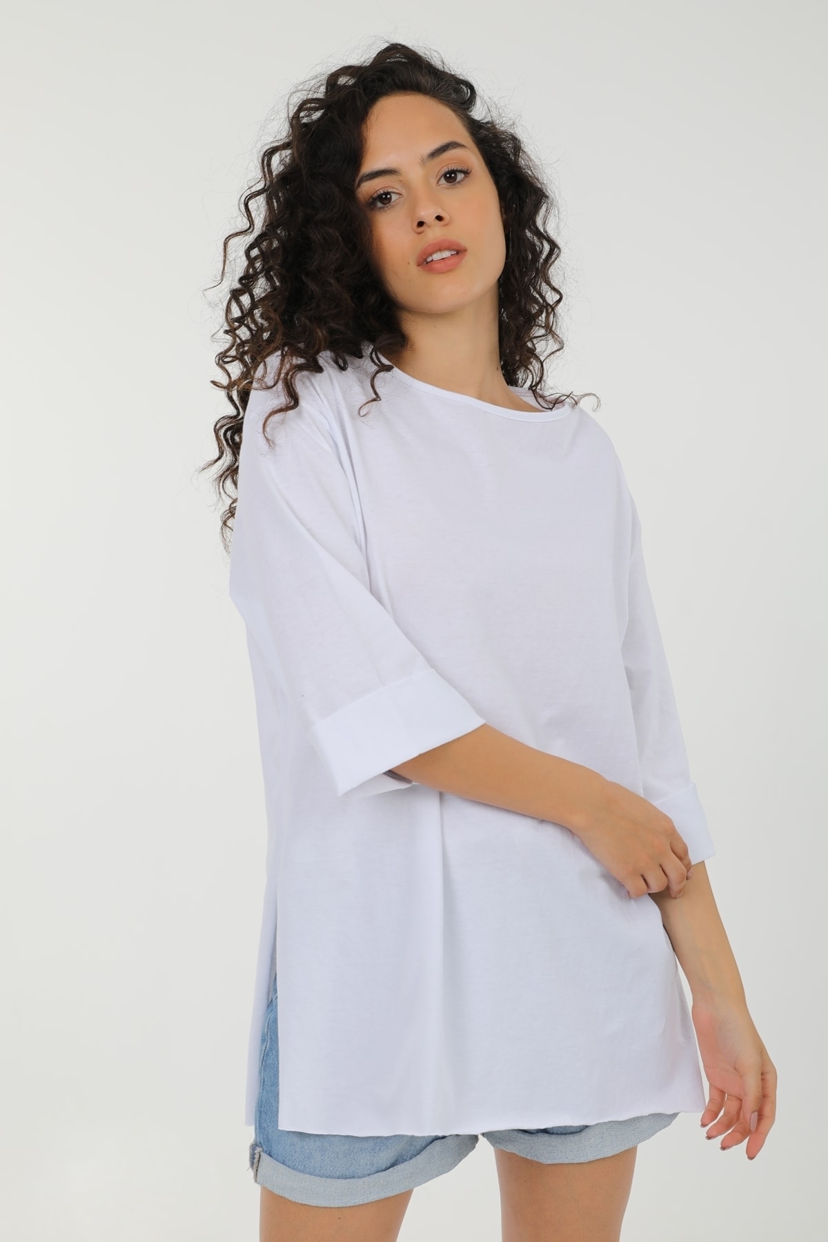 MD trend Kadın Beyaz Yırtmaçlı Kol Katlı Basic Oversize T-shirt