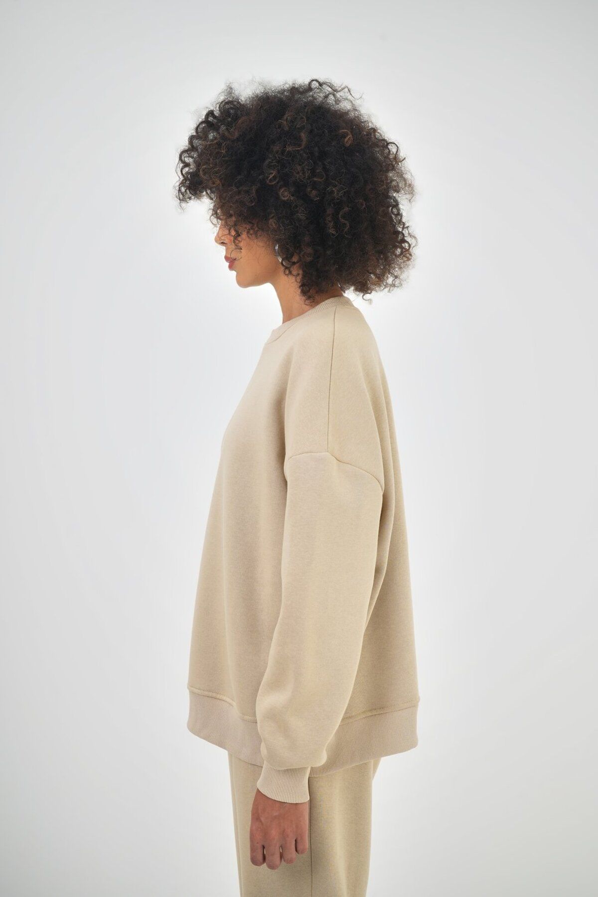 Kadın Ense Etiket Detaylı Oversize Basic Sweatshirt