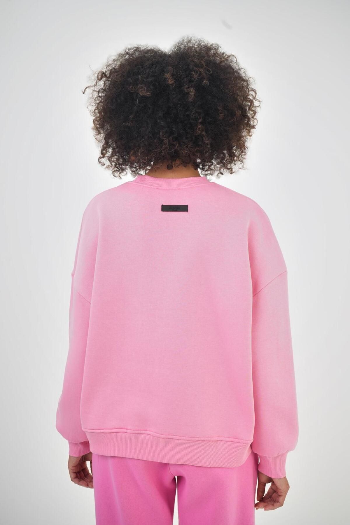 Kadın Ense Etiket Detaylı Oversize Basic Sweatshirt