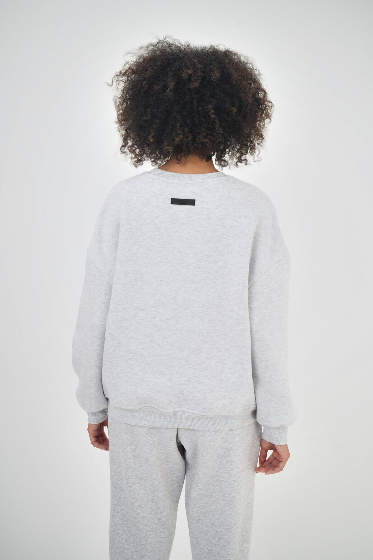 Kadın Ense Etiket Detaylı Oversize Basic Sweatshirt