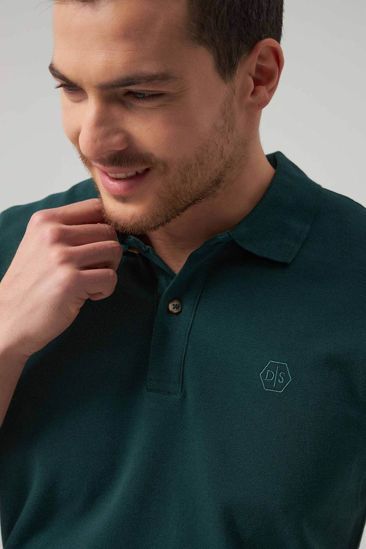 Regular Fit Haki Pike Dokulu %100 Pamuk Kıvrılmaz Polo Yaka Nakışlı T-shirt