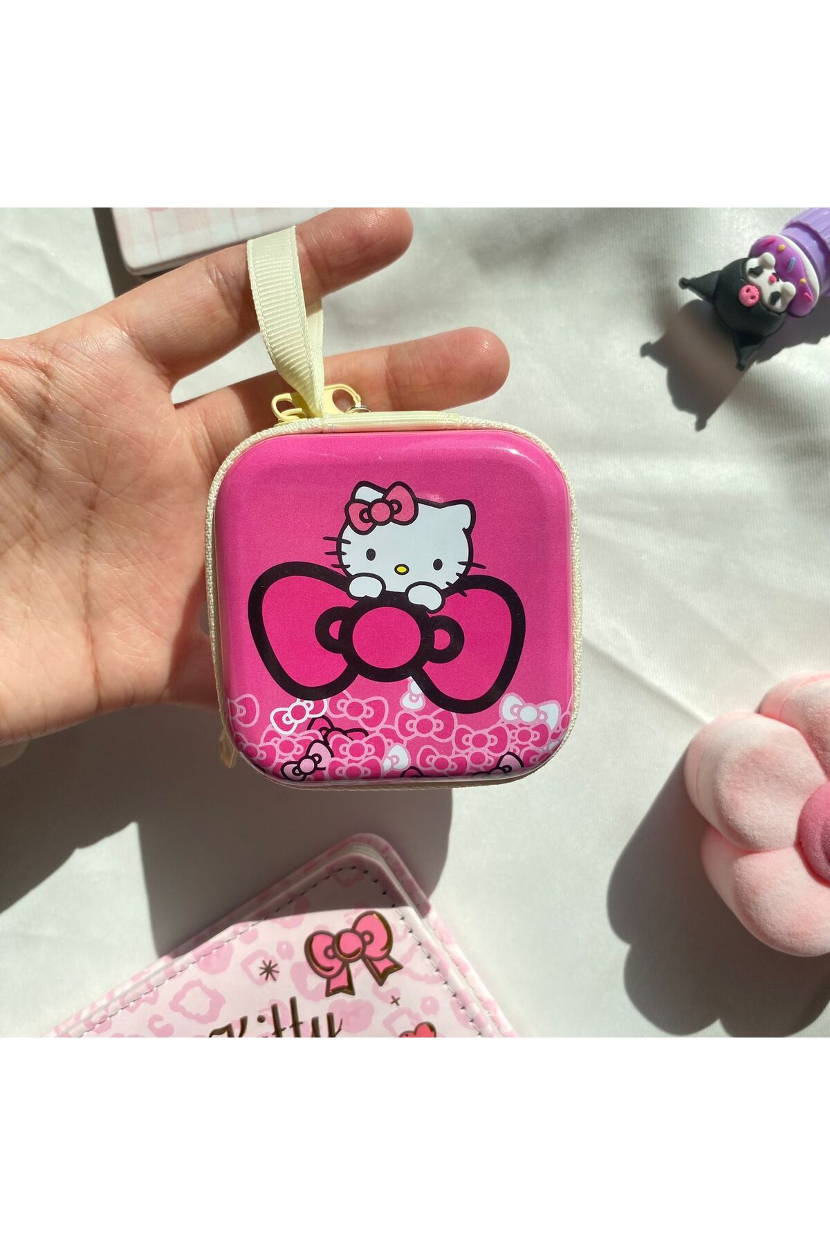 Hello Kitty Fiyonk Metal Kutu Anahtarlık ve Cüzdan